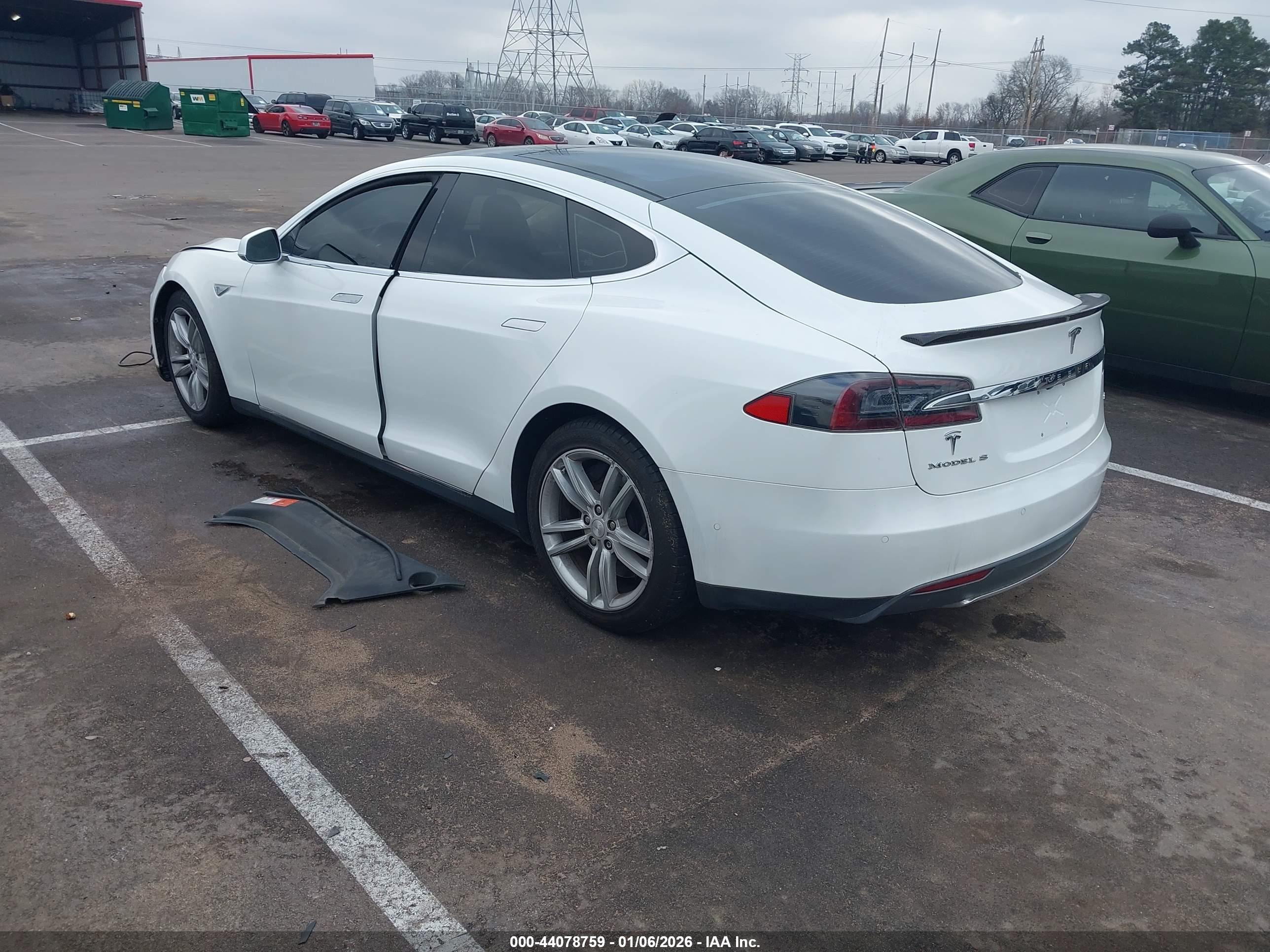 TESLA MODEL image 3