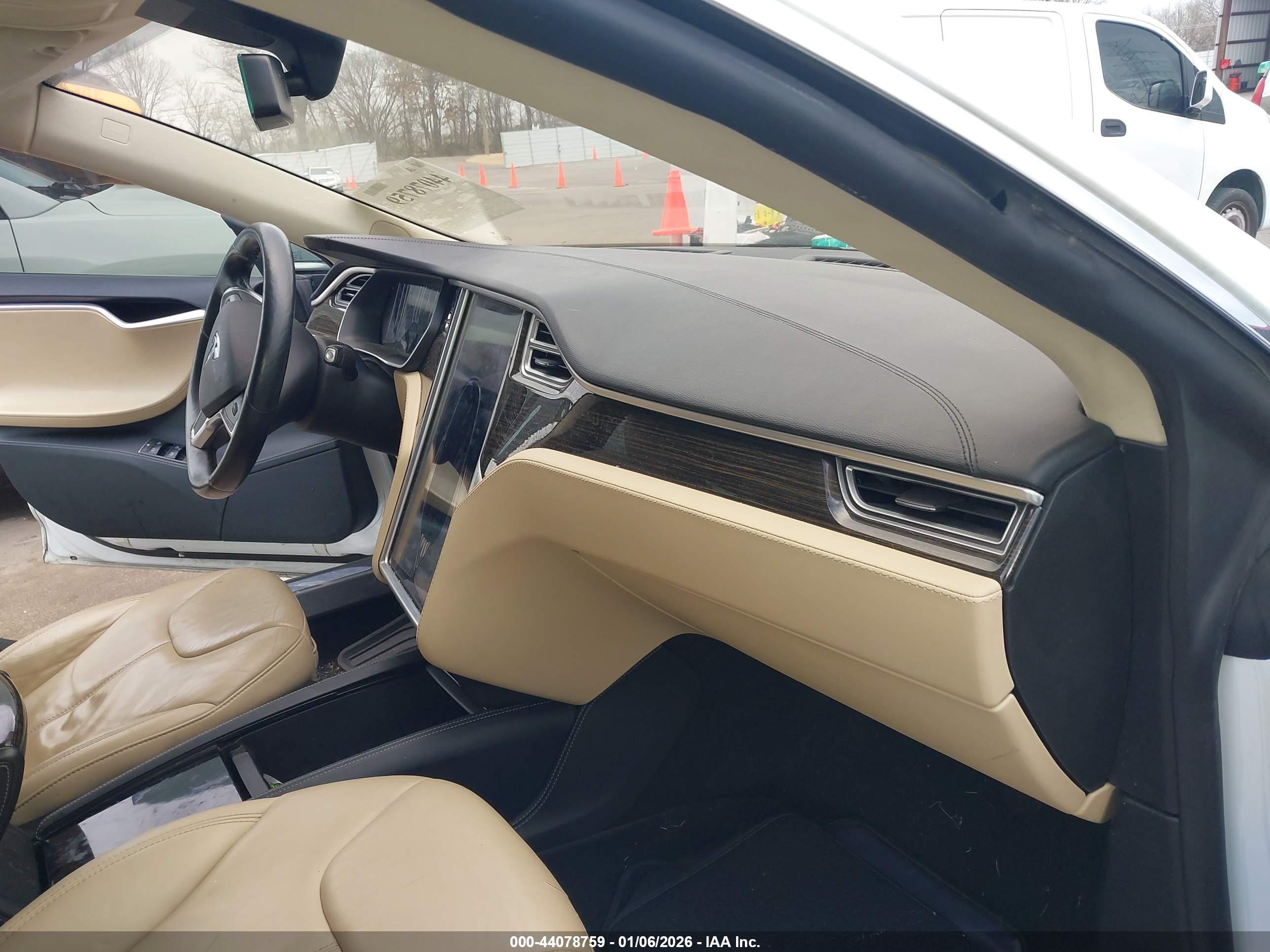TESLA MODEL image 5