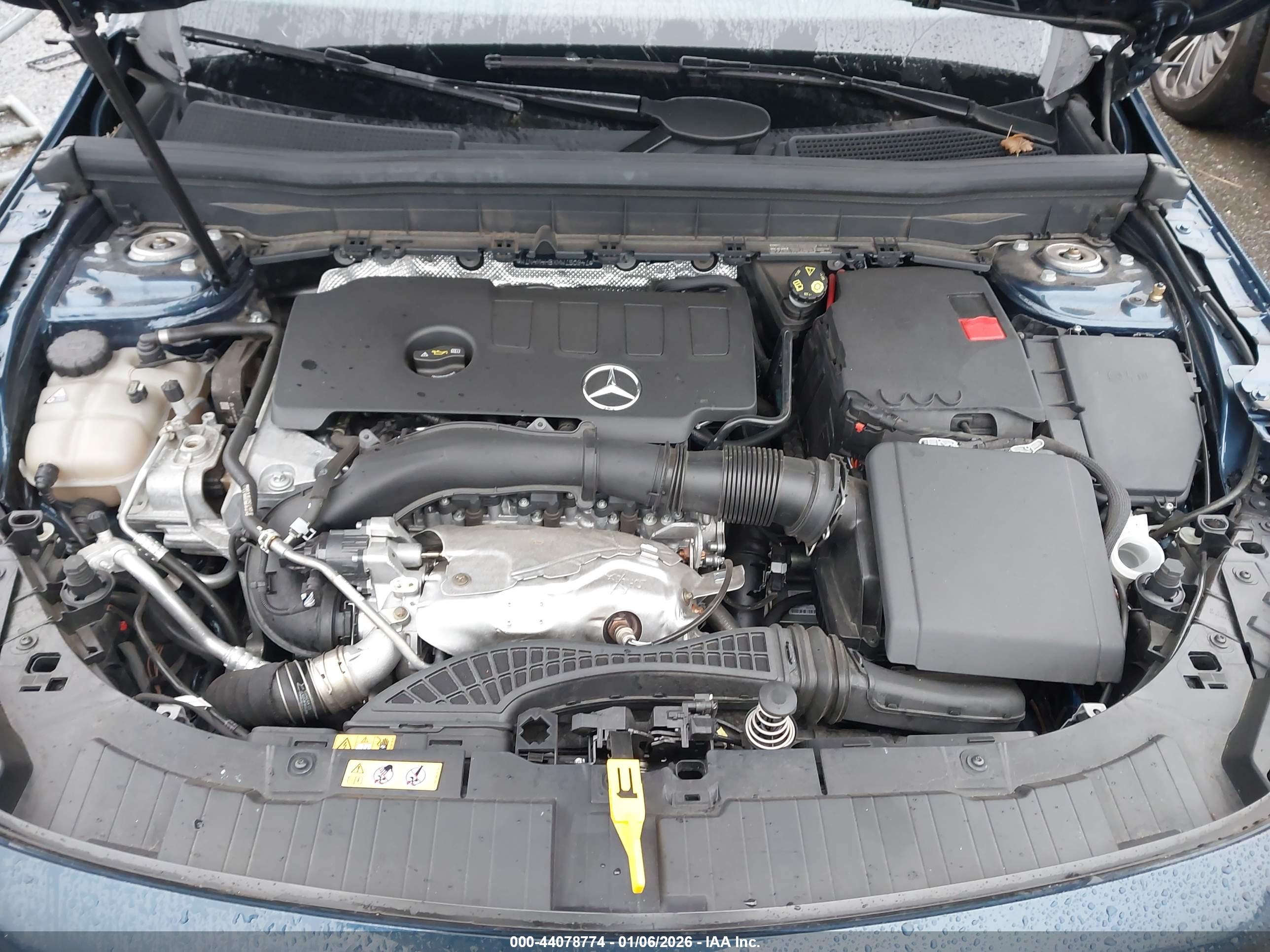 MERCEDES-BENZ GLB image 10