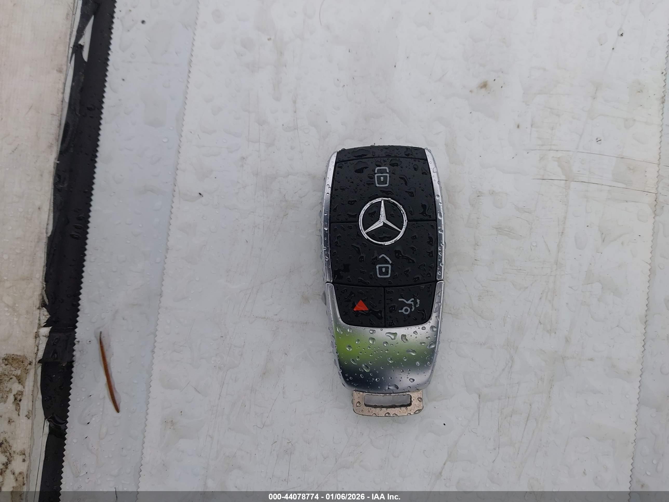 MERCEDES-BENZ GLB image 11