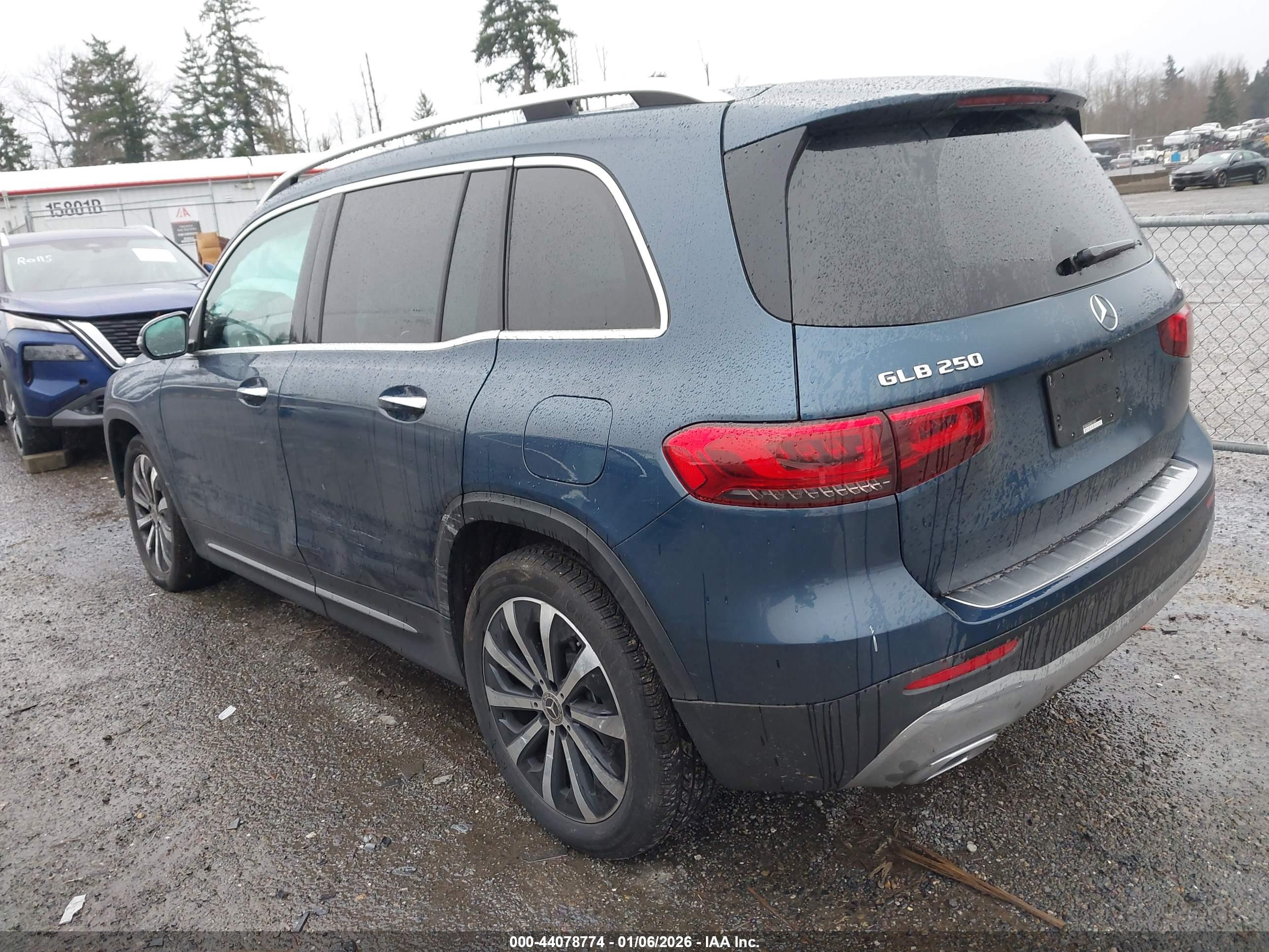 MERCEDES-BENZ GLB image 3