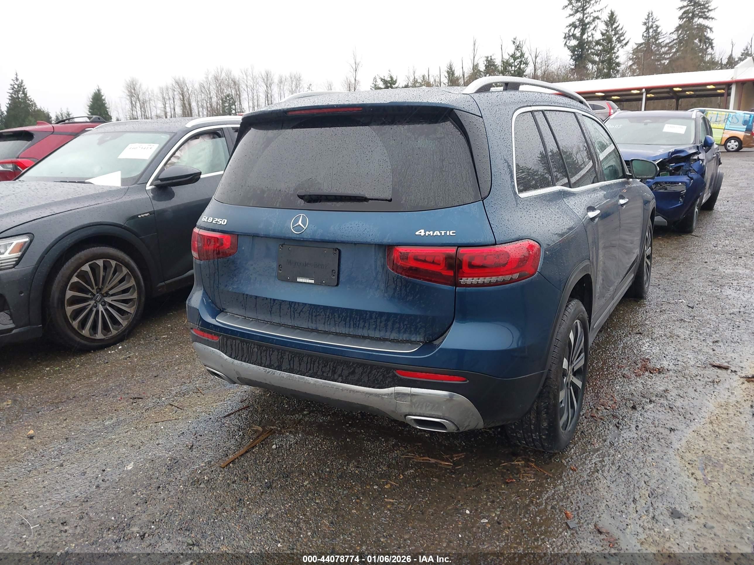 MERCEDES-BENZ GLB image 4