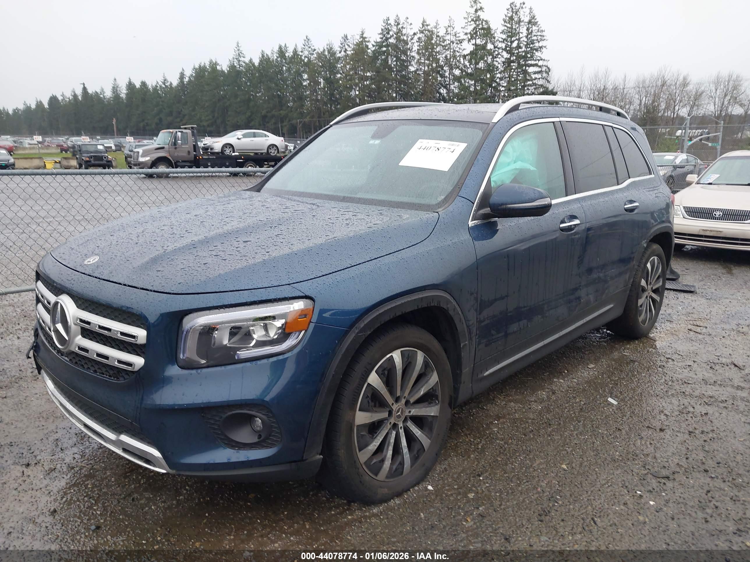 MERCEDES-BENZ GLB image 6