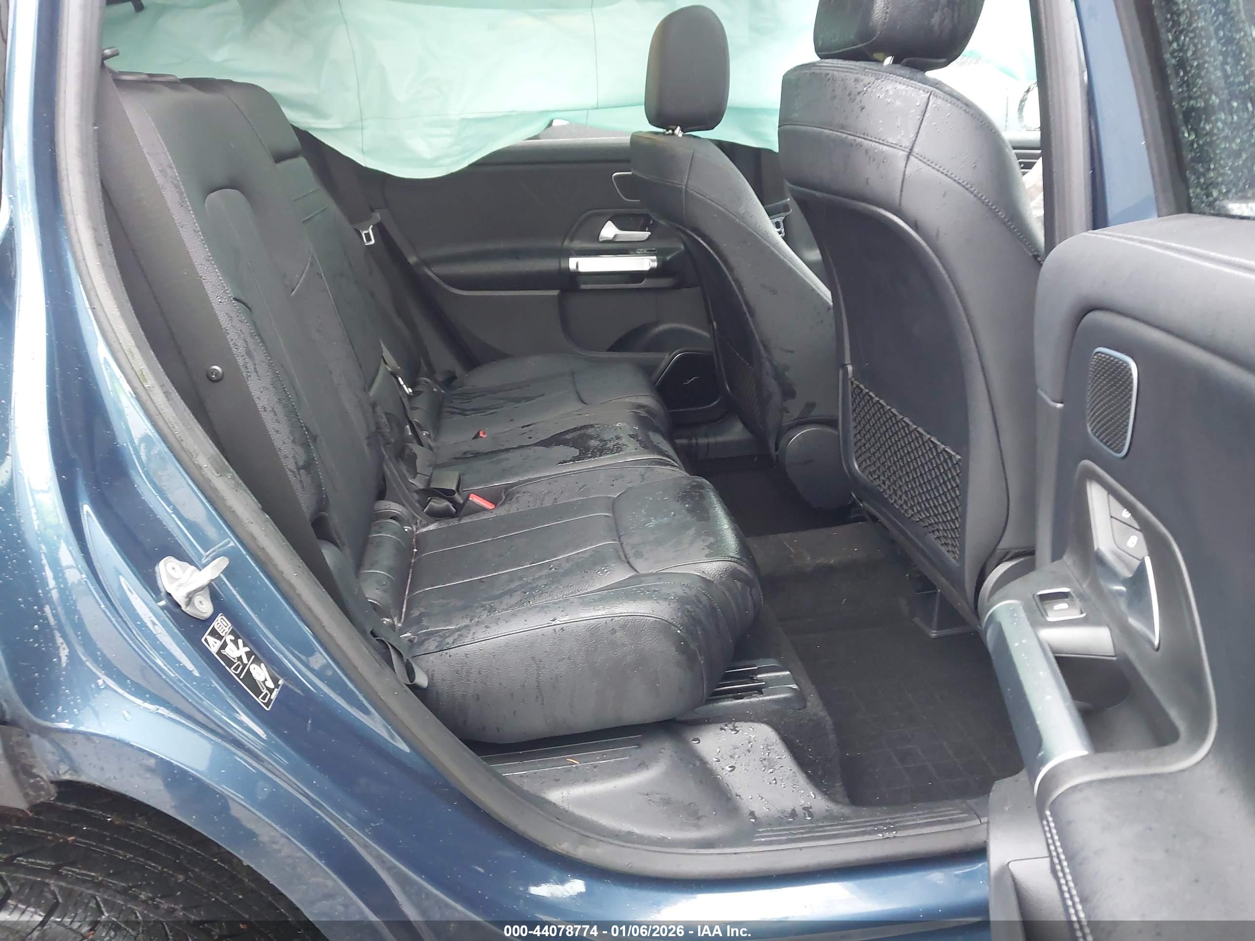 MERCEDES-BENZ GLB image 8