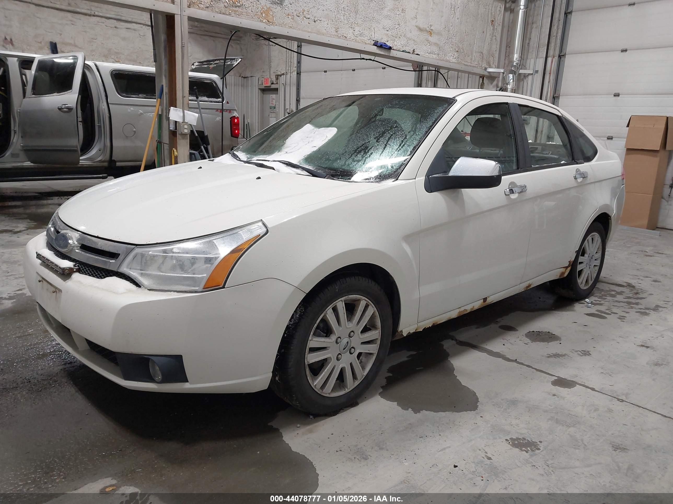 FORD FOCUS image 2