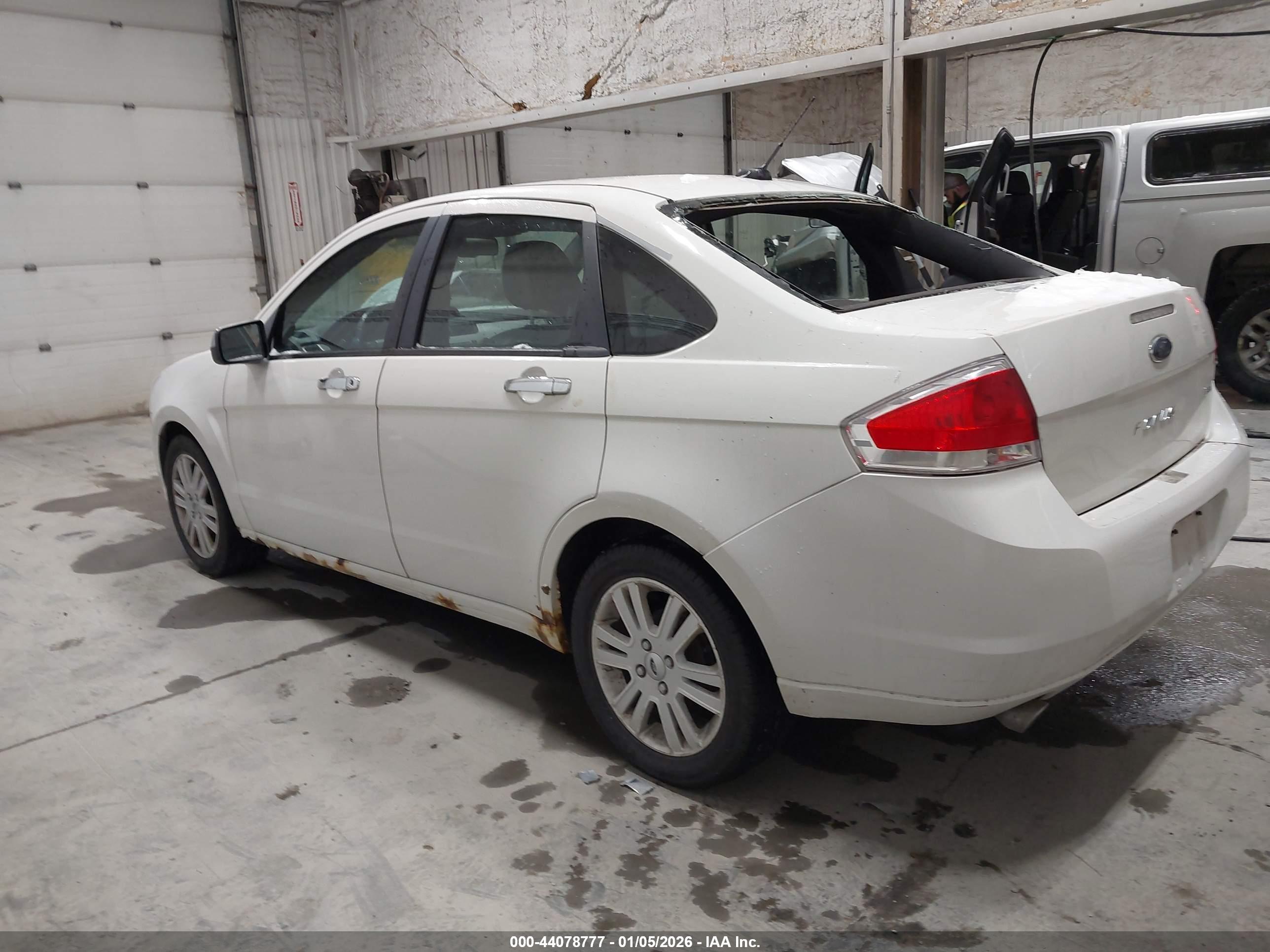 FORD FOCUS image 3