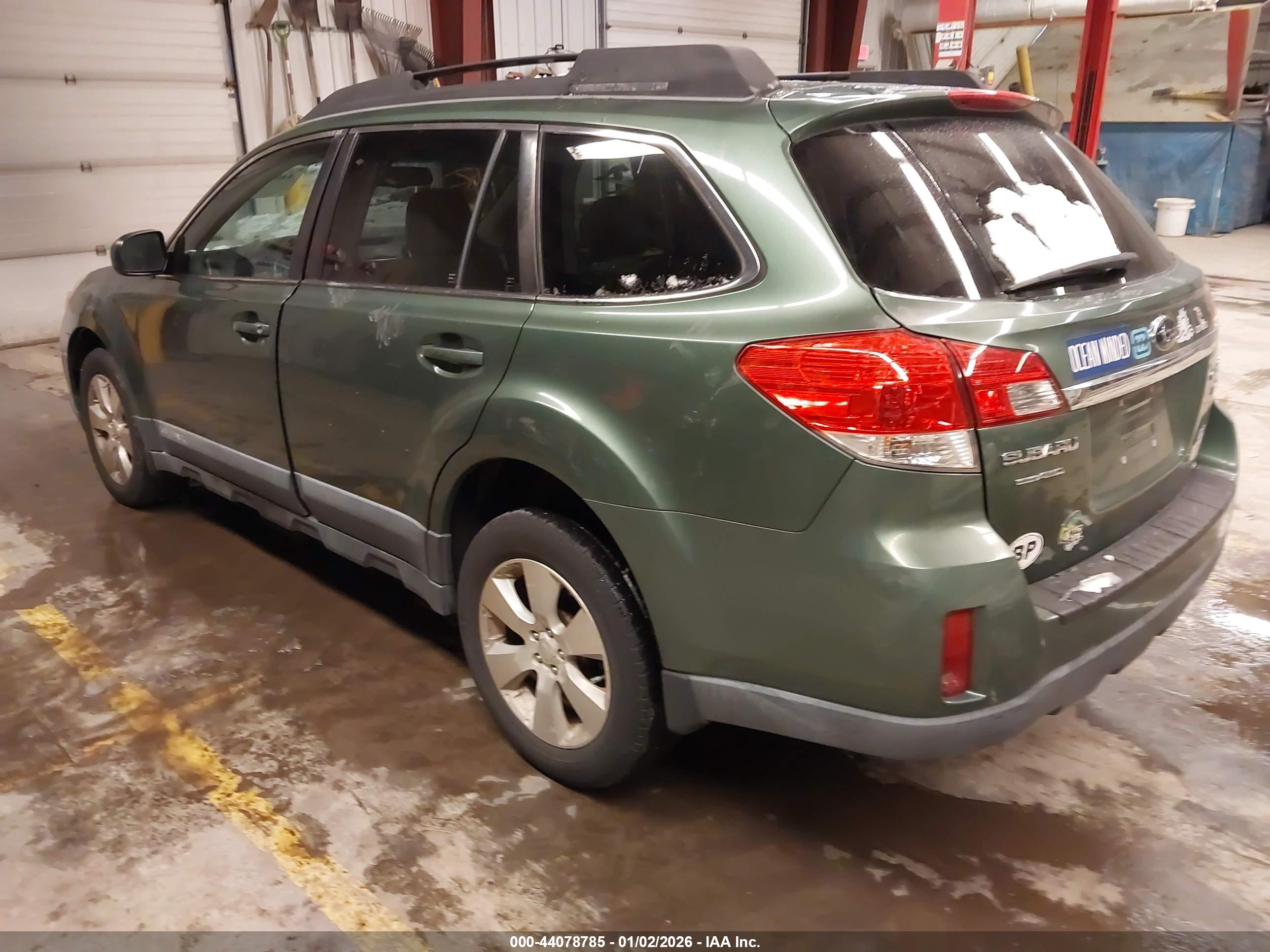 SUBARU OUTBACK image 3