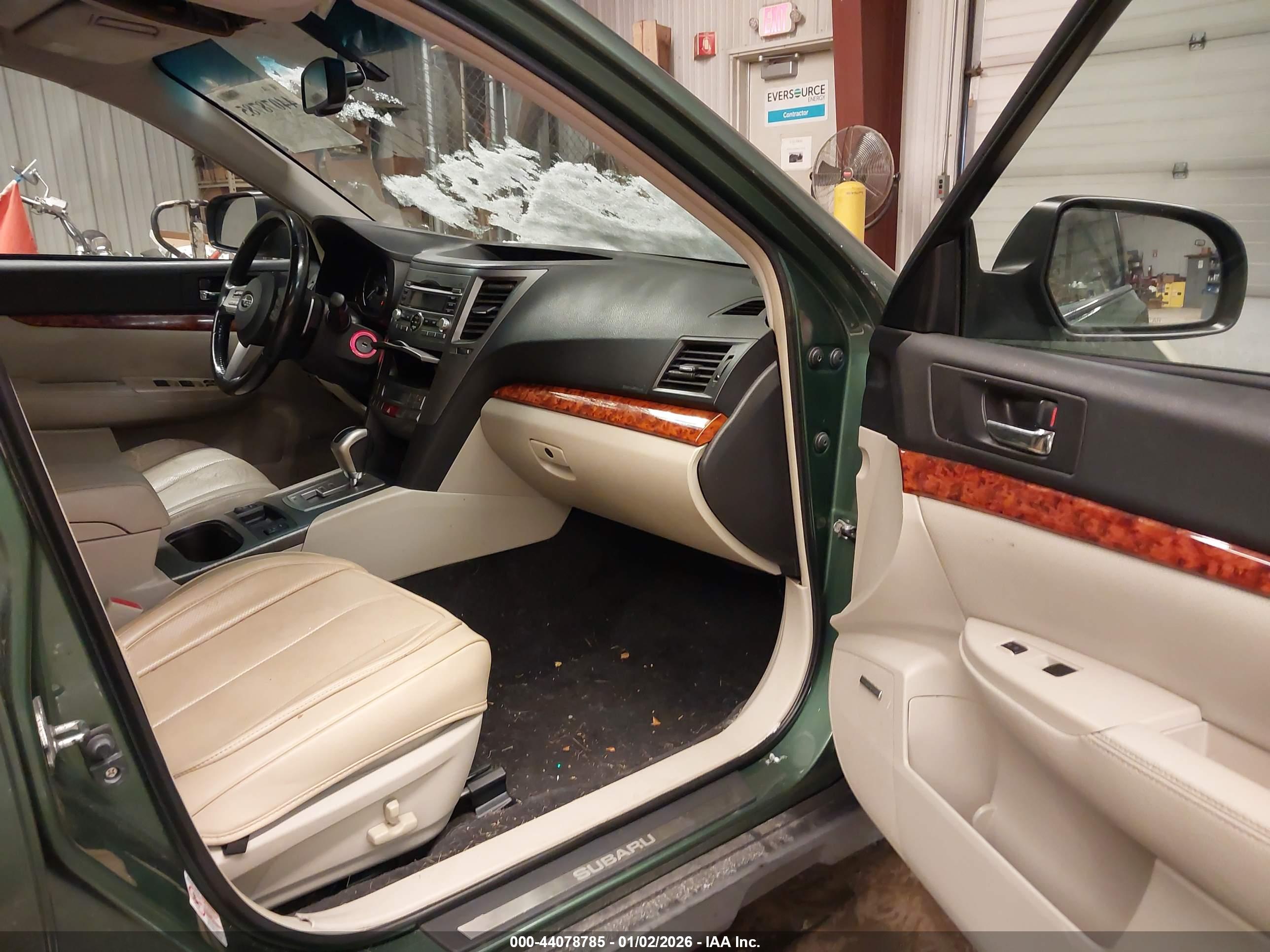 SUBARU OUTBACK image 5