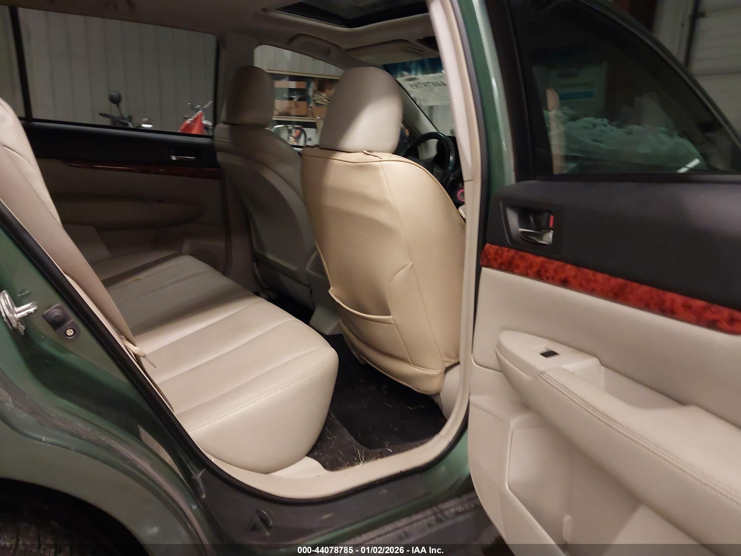 SUBARU OUTBACK image 8
