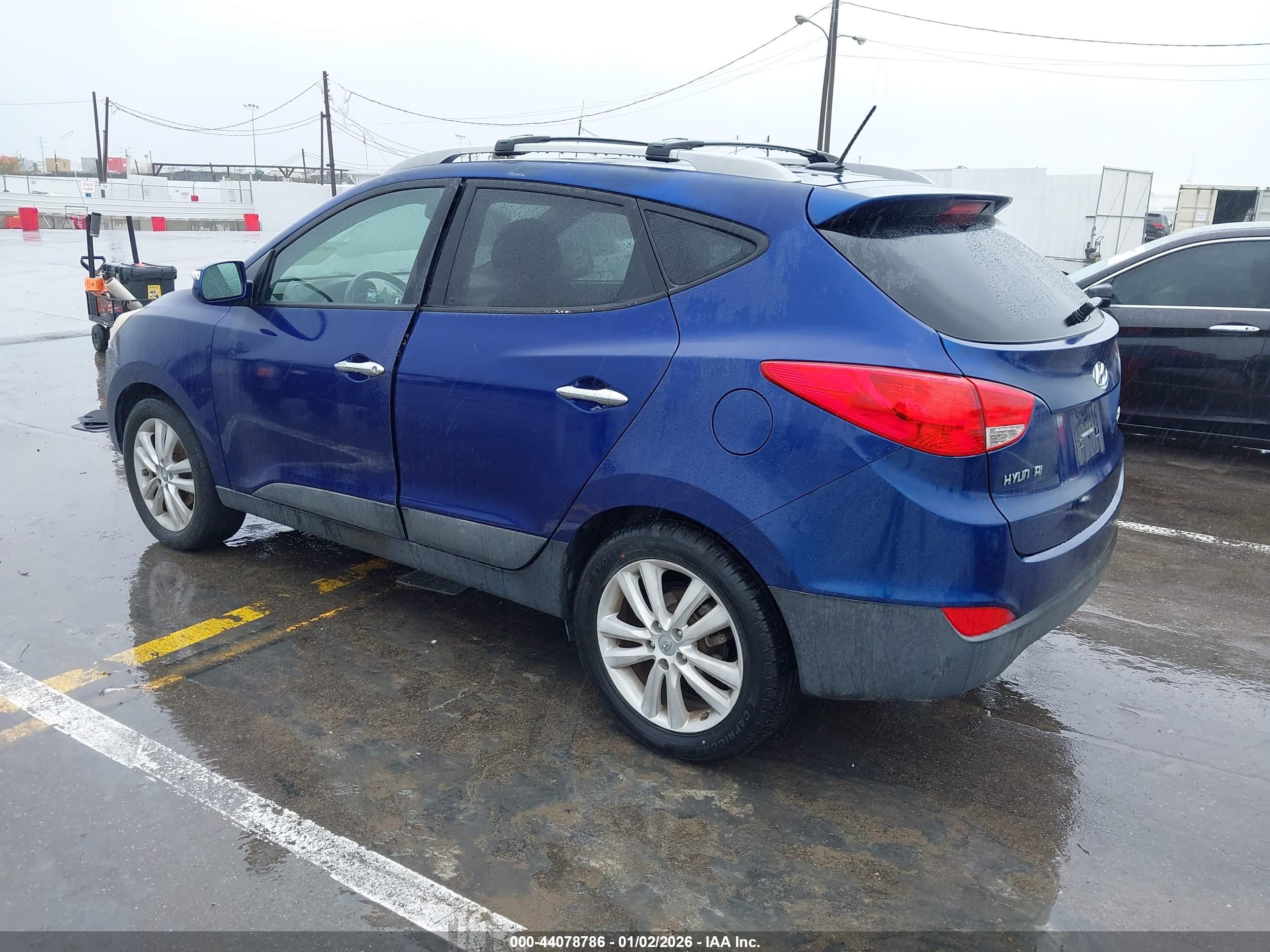 HYUNDAI TUCSON image 3