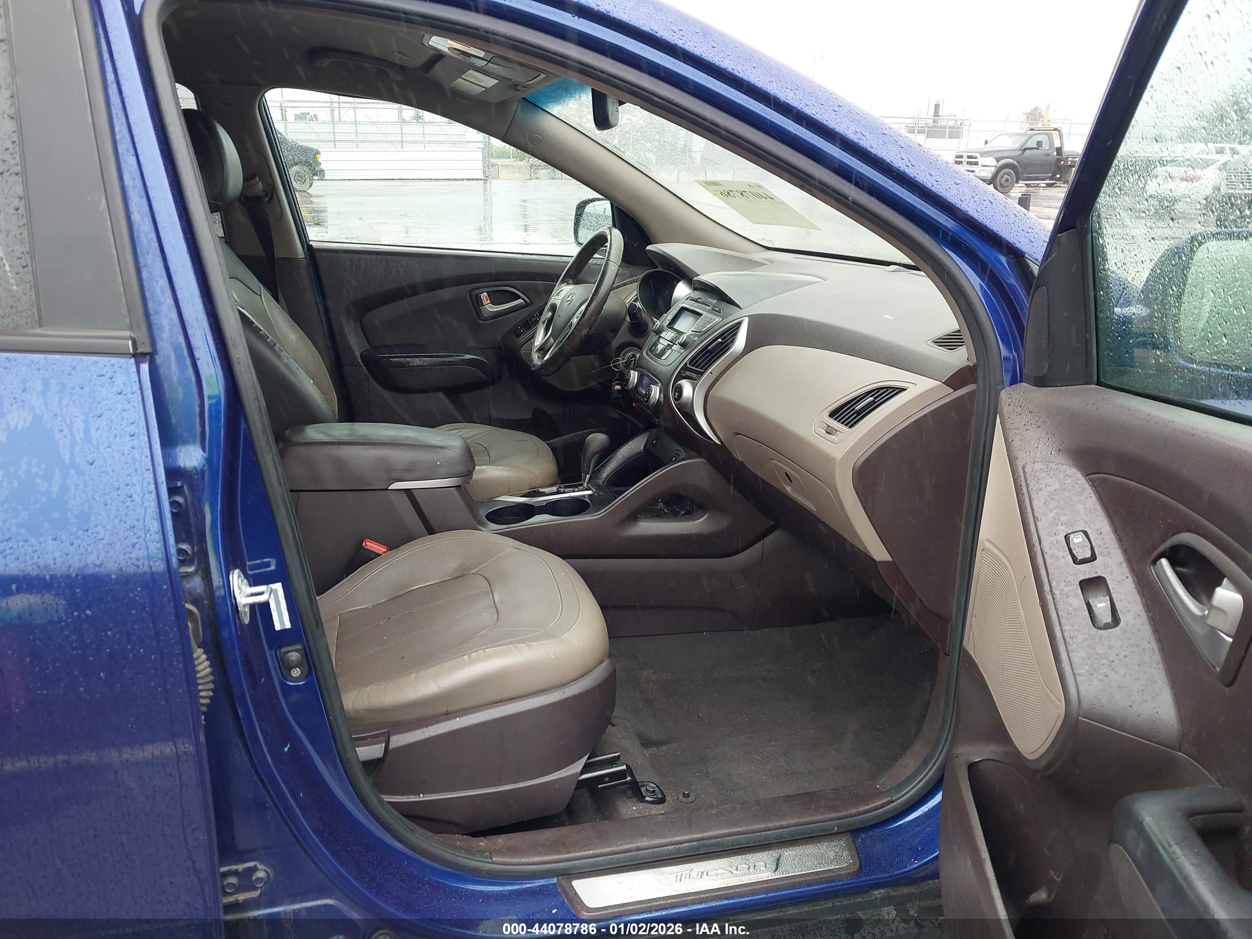 HYUNDAI TUCSON image 5