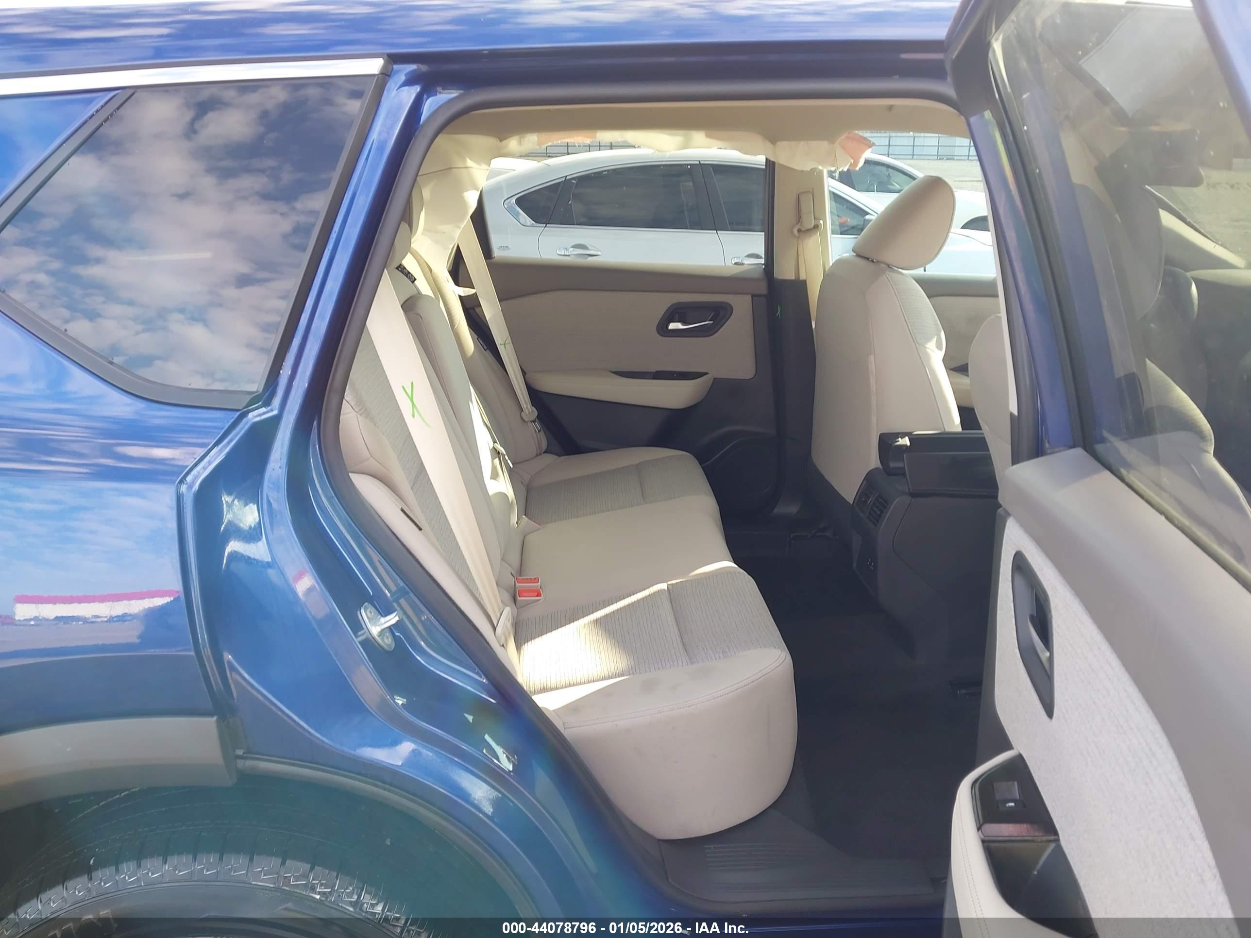 NISSAN ROGUE image 8