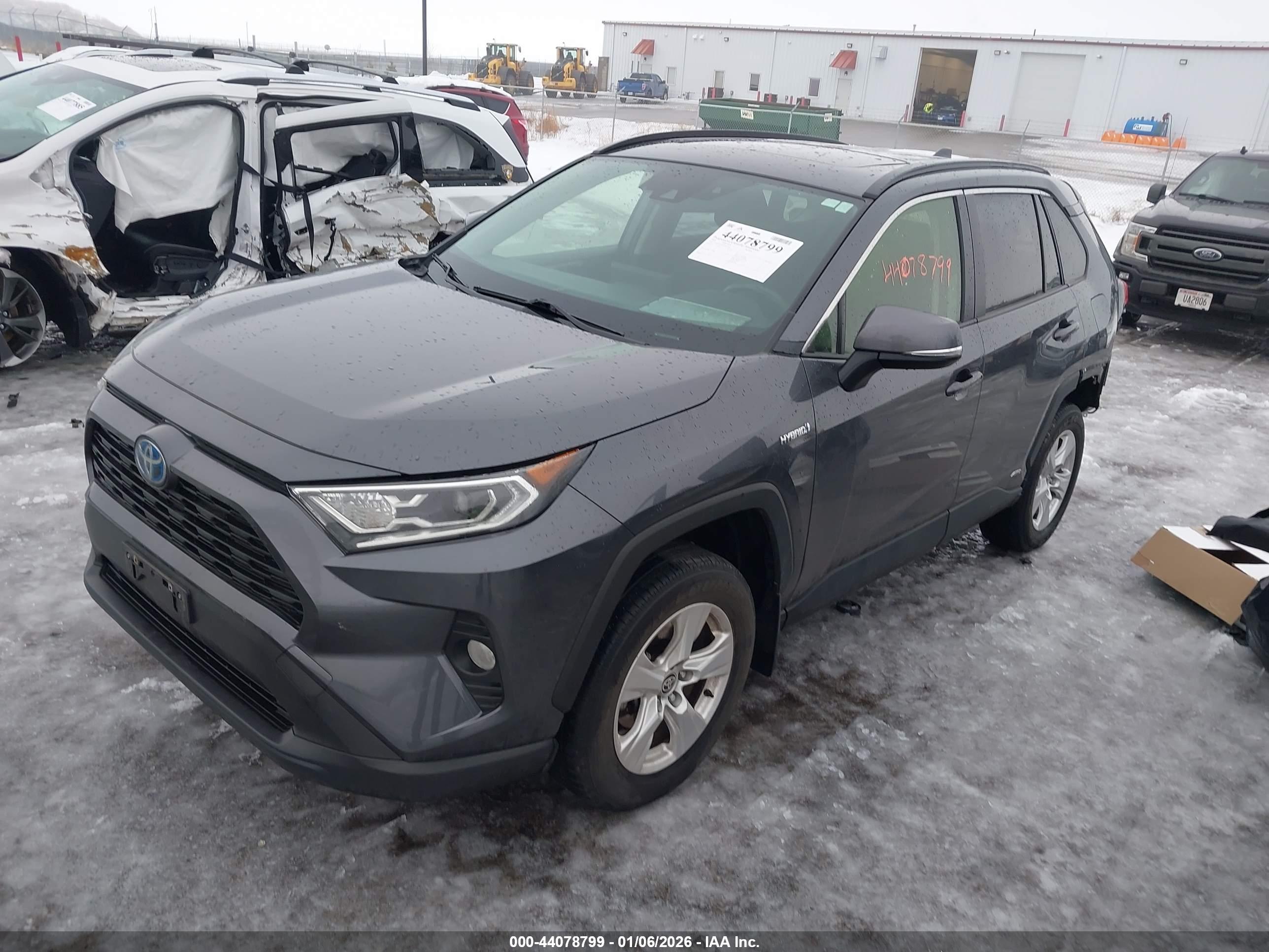TOYOTA RAV4 image 2