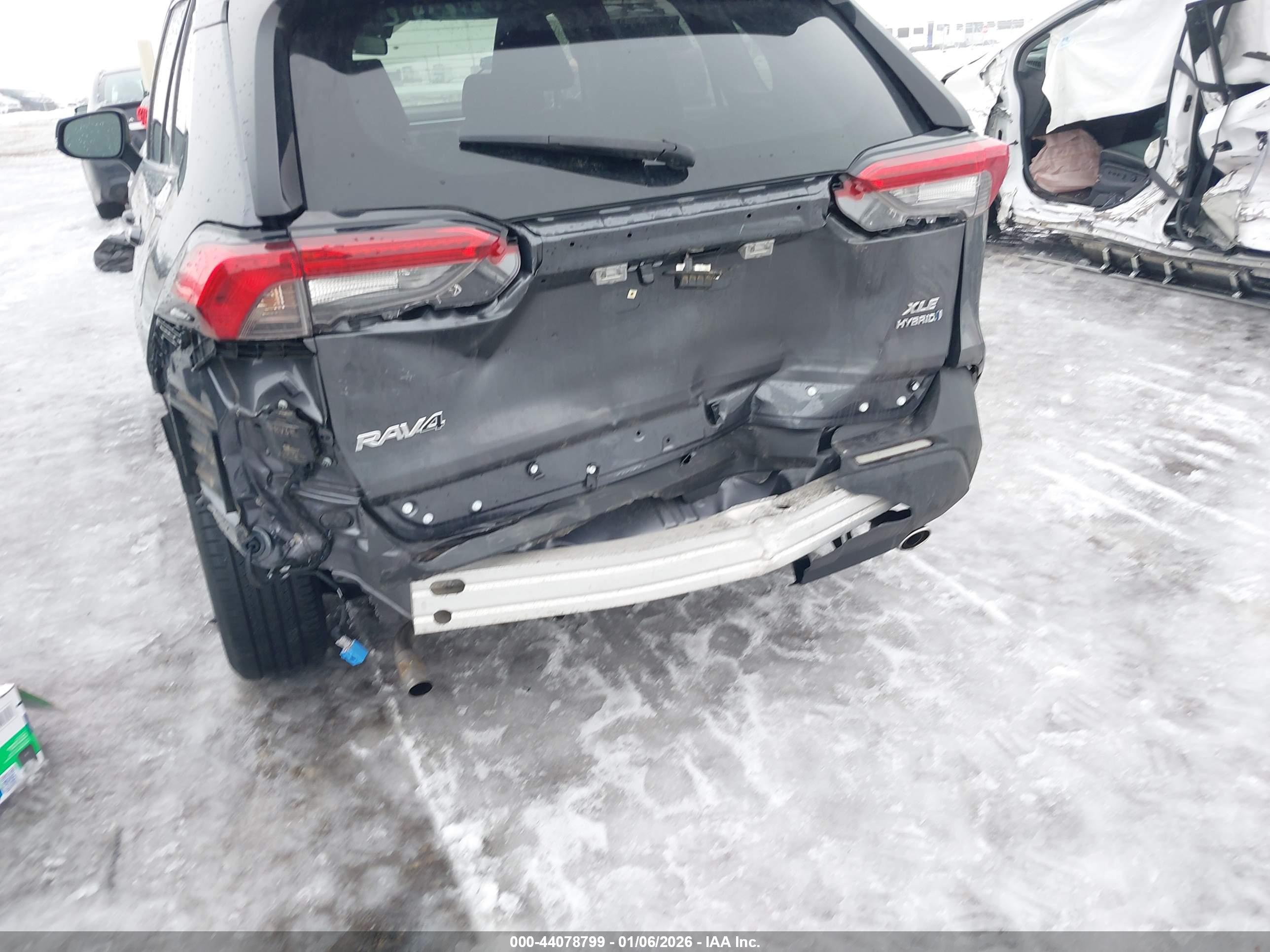 TOYOTA RAV4 image 6