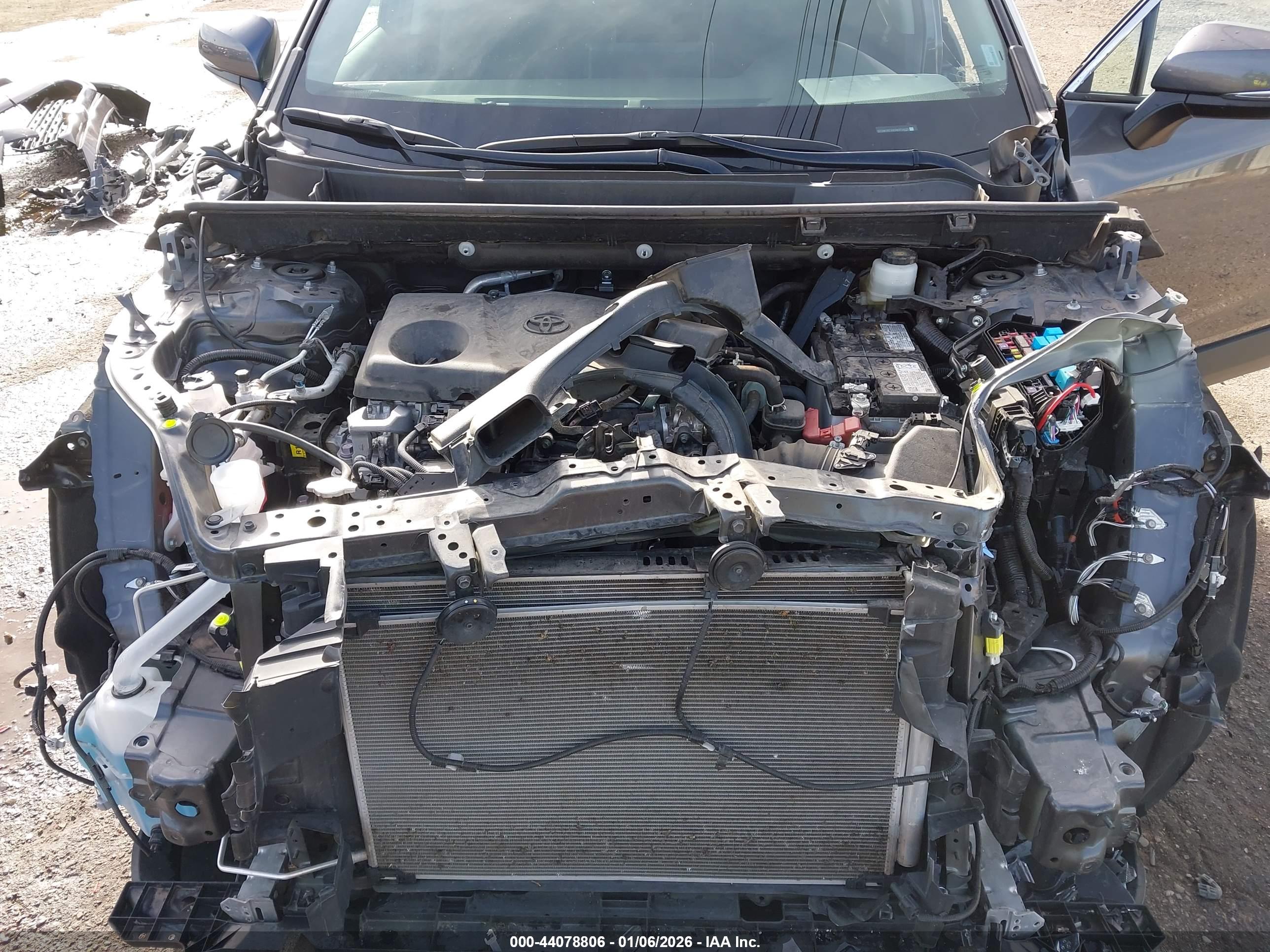 TOYOTA RAV4 image 10
