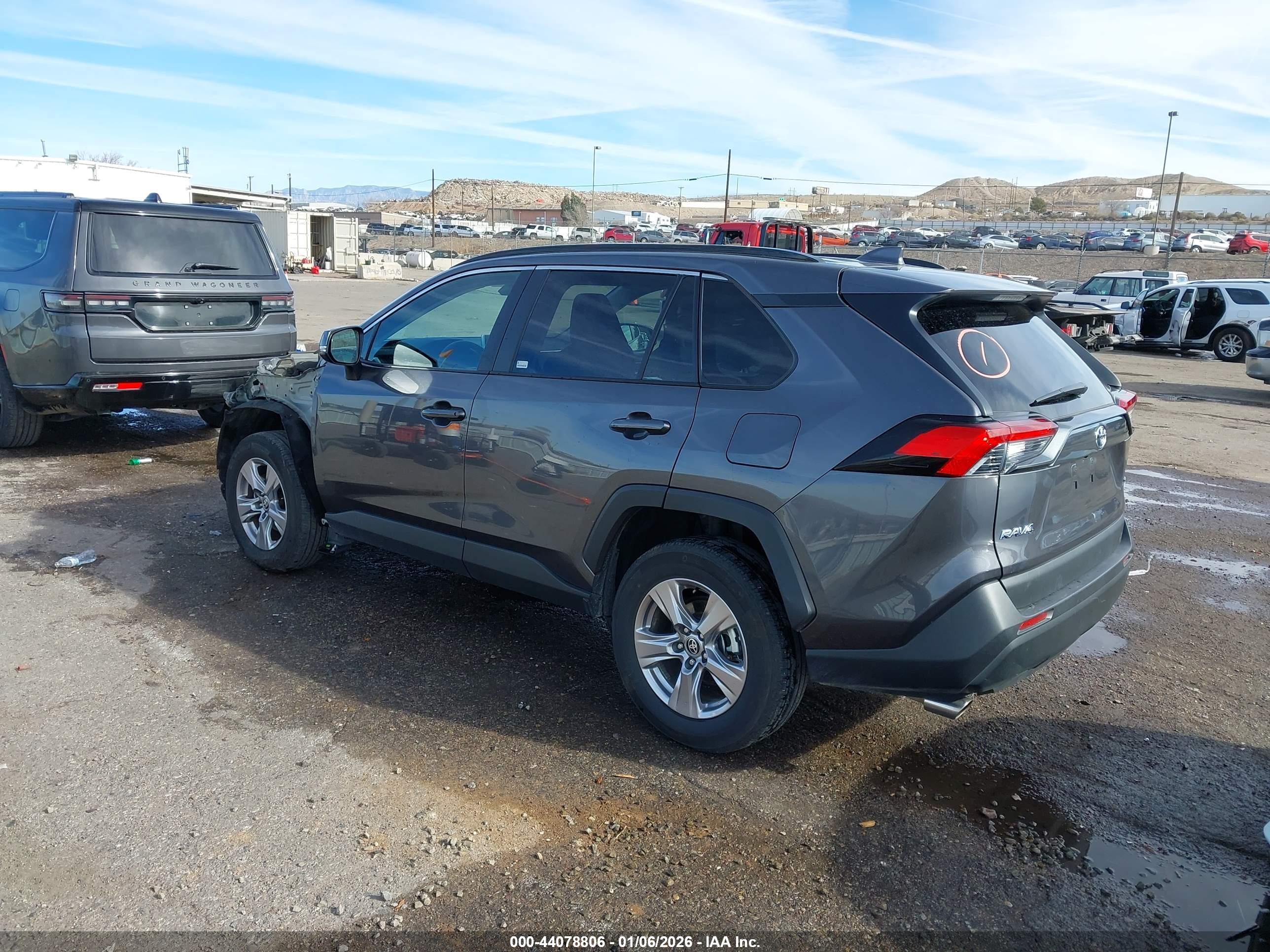 TOYOTA RAV4 image 3
