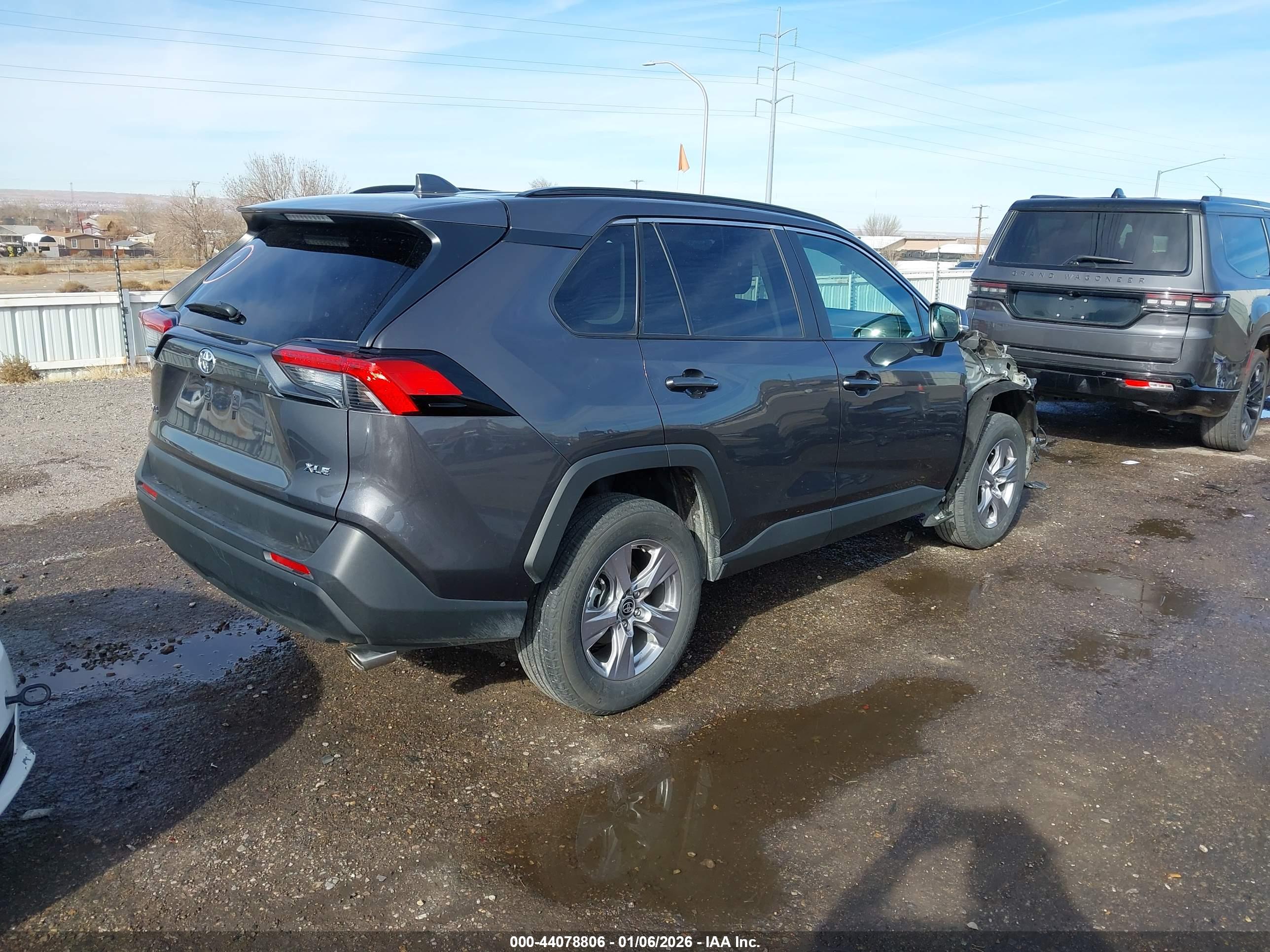 TOYOTA RAV4 image 4