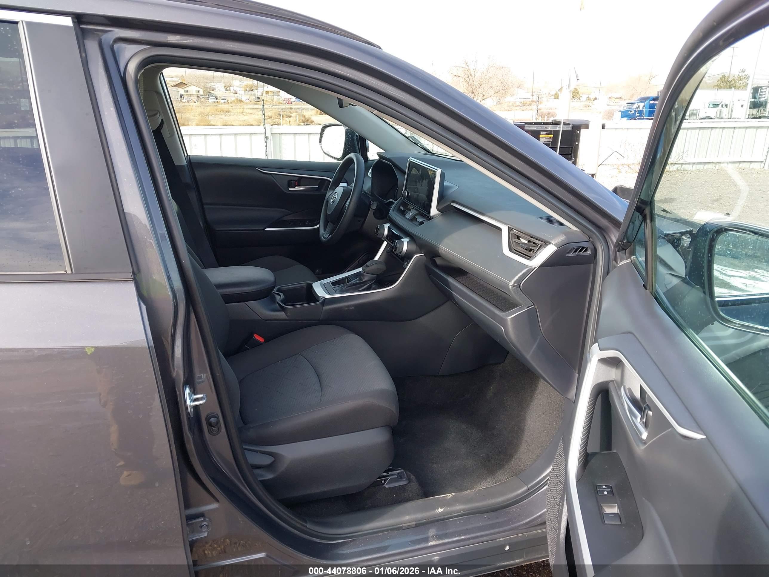 TOYOTA RAV4 image 5