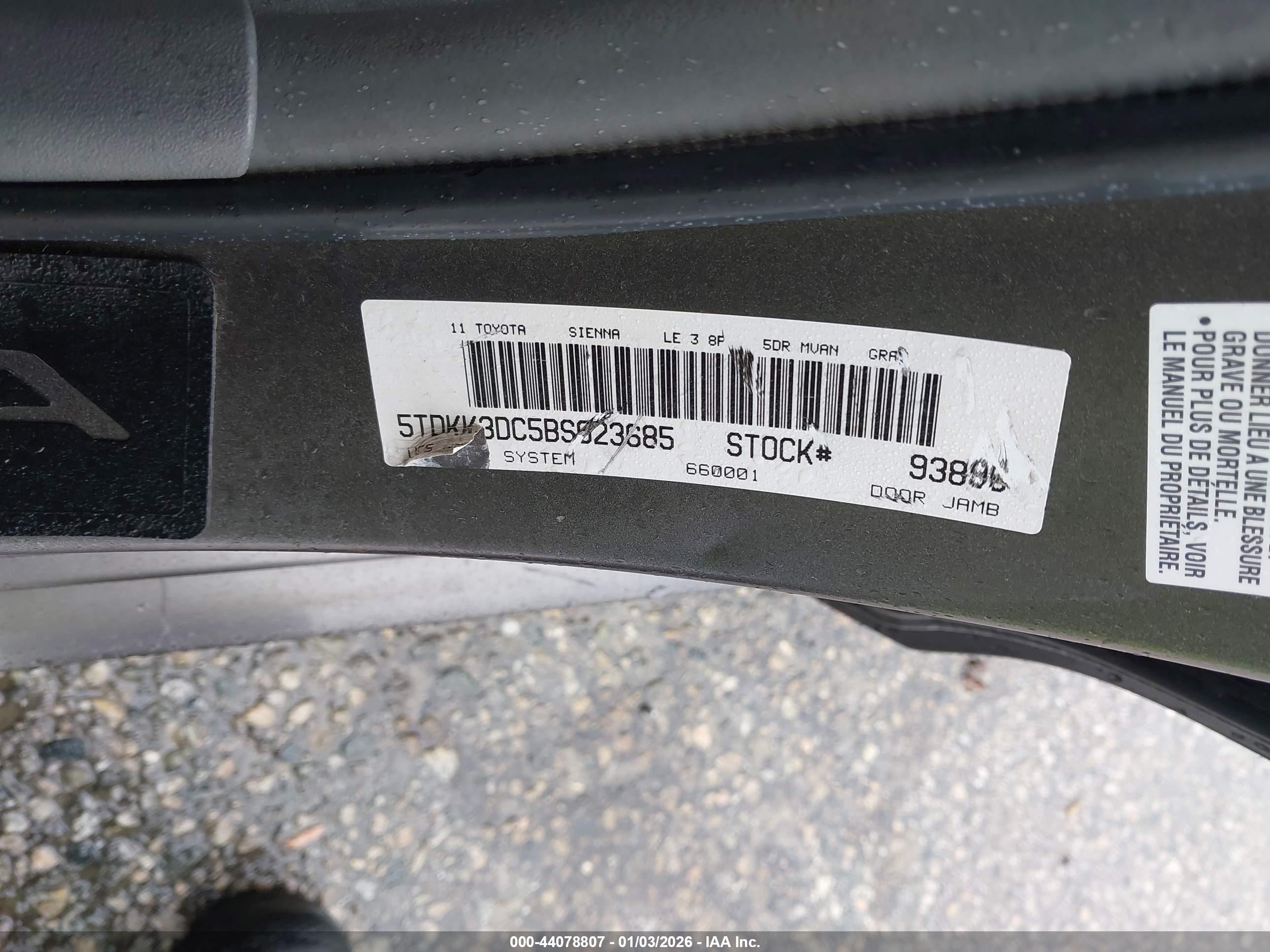 TOYOTA SIENNA image 9