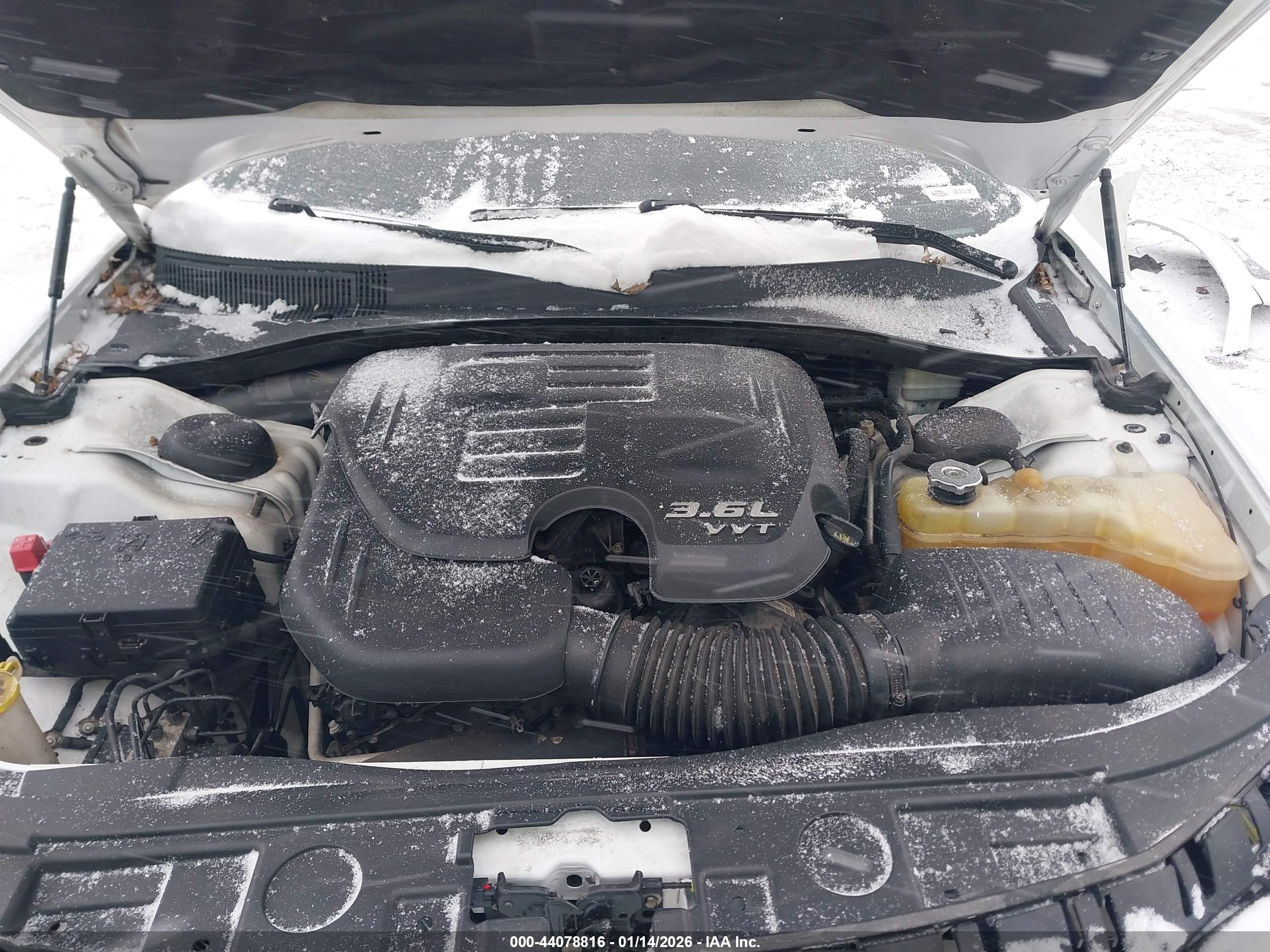 CHRYSLER 300 image 10