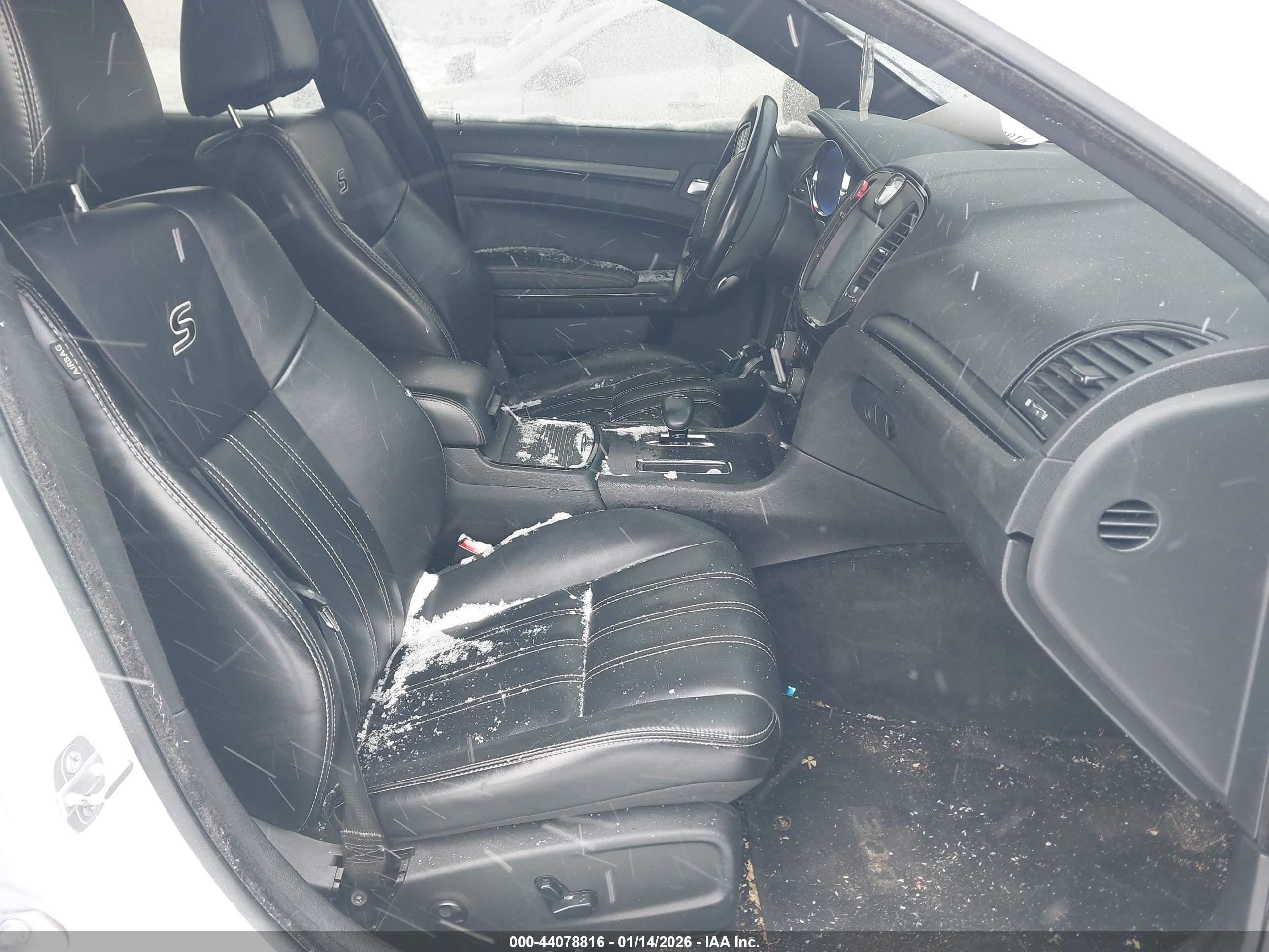 CHRYSLER 300 image 5