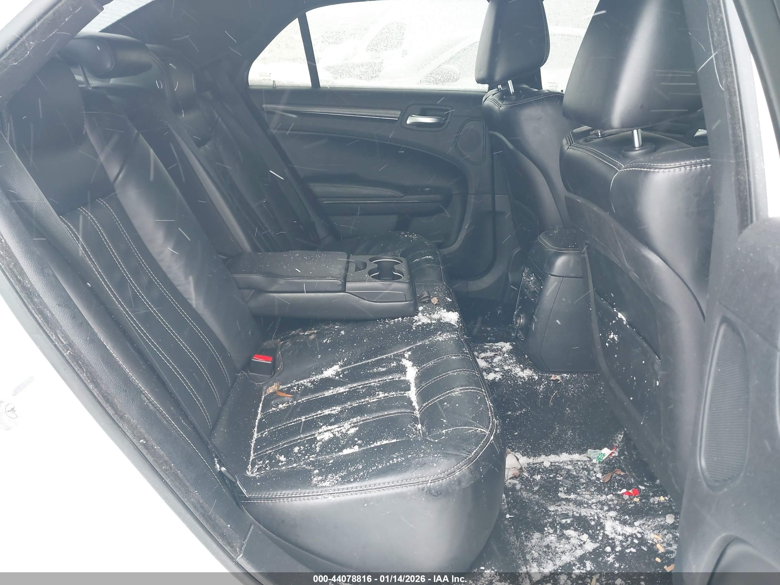 CHRYSLER 300 image 8