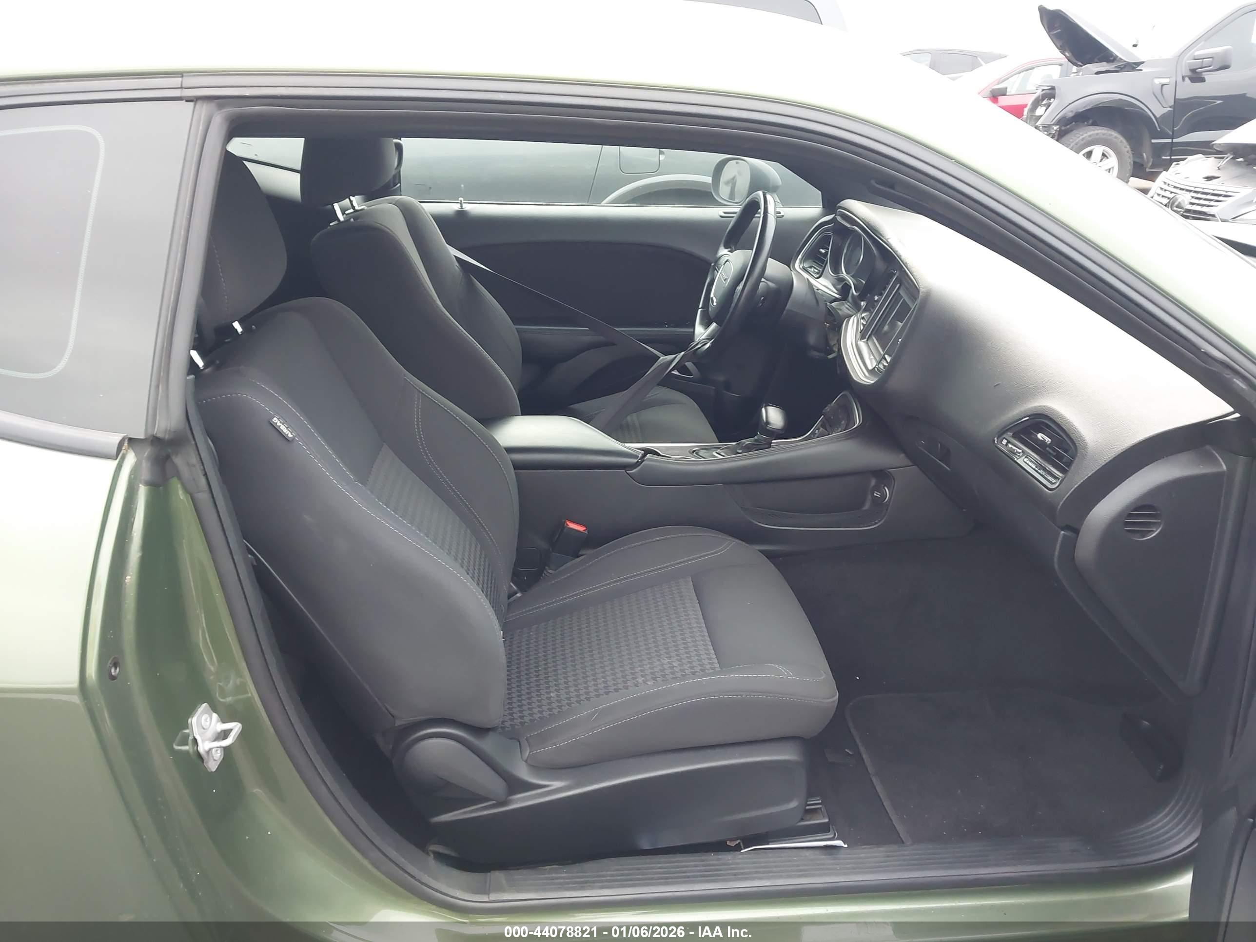 DODGE CHALLENGER image 5