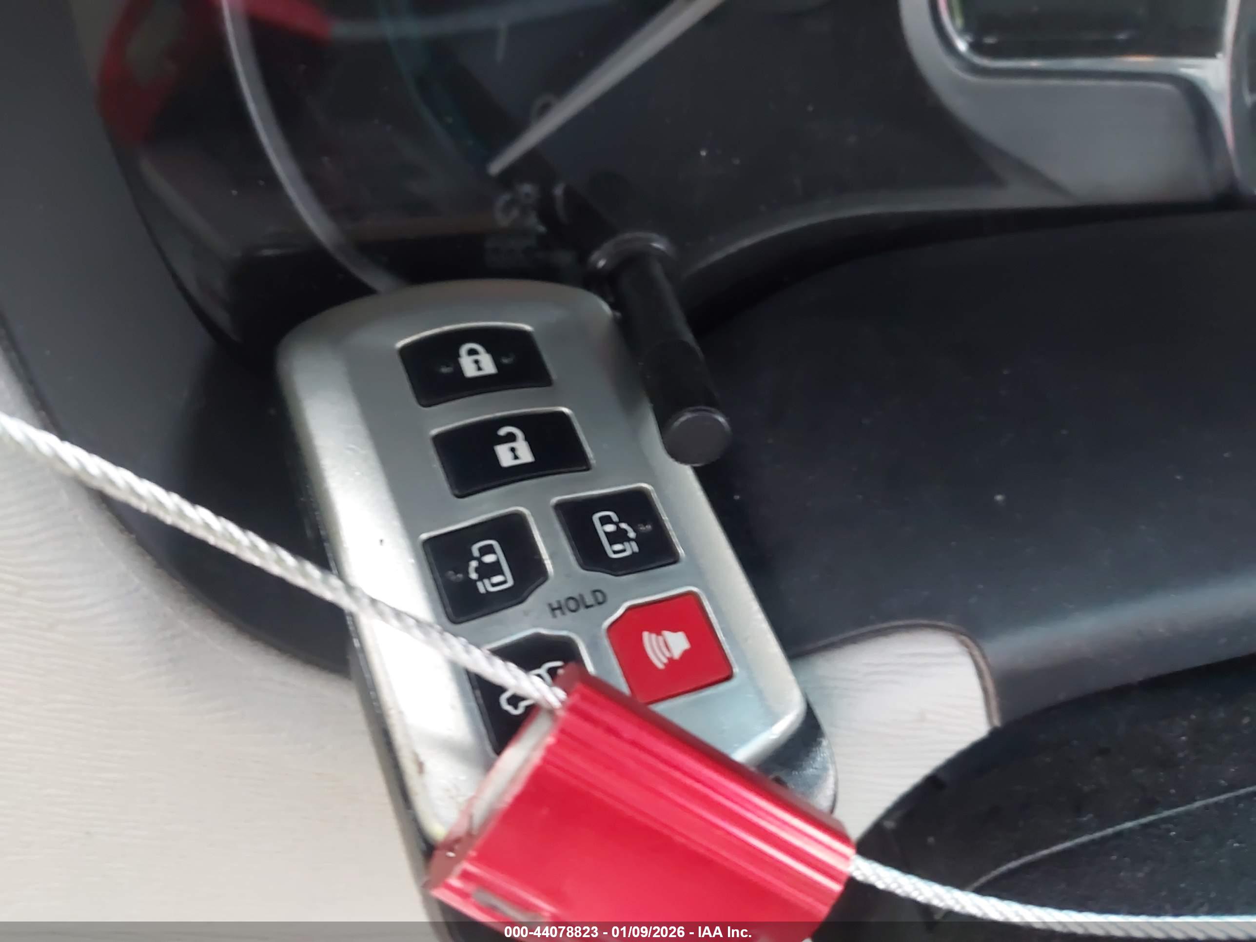 TOYOTA SIENNA image 11