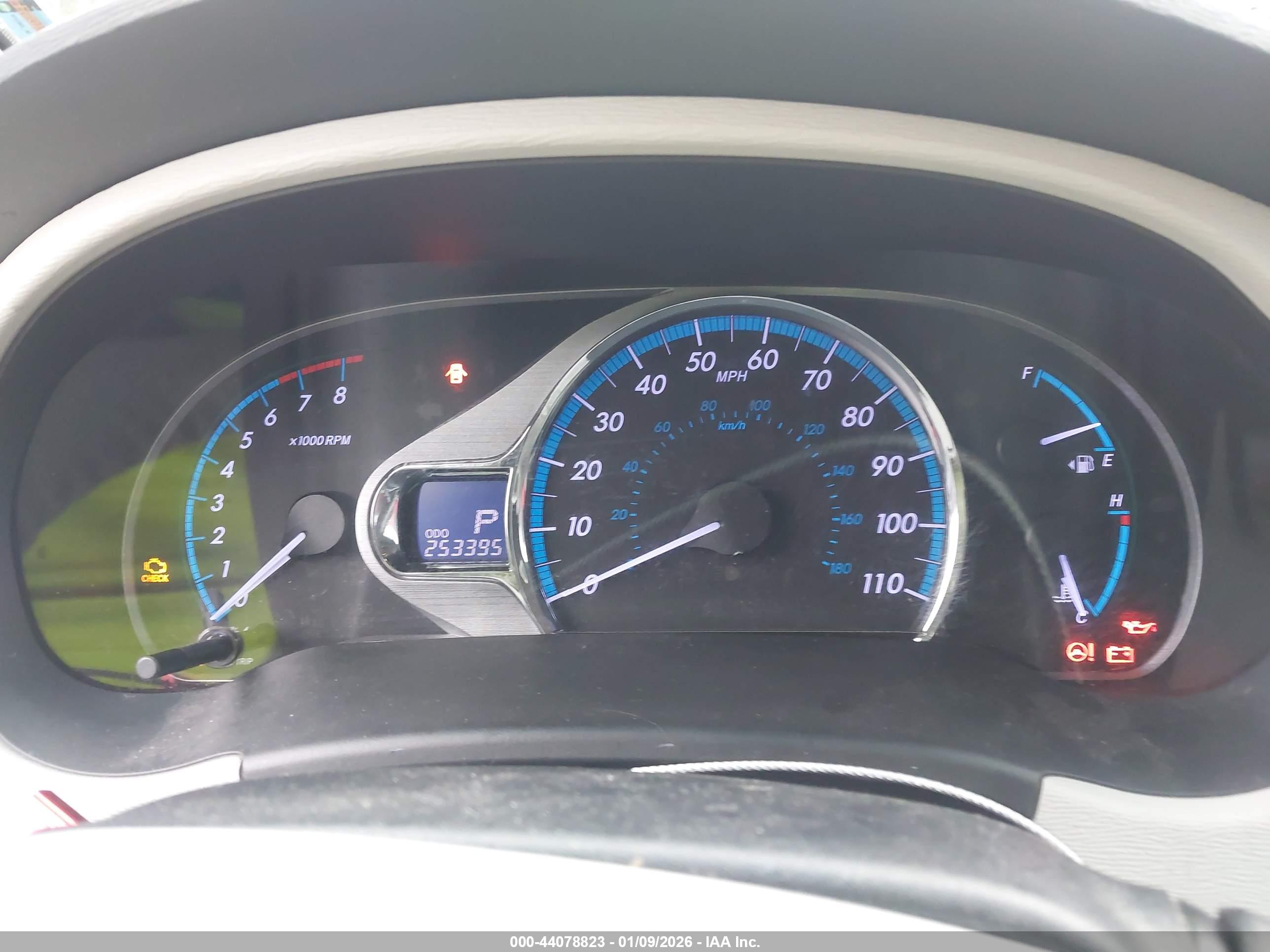 TOYOTA SIENNA image 7