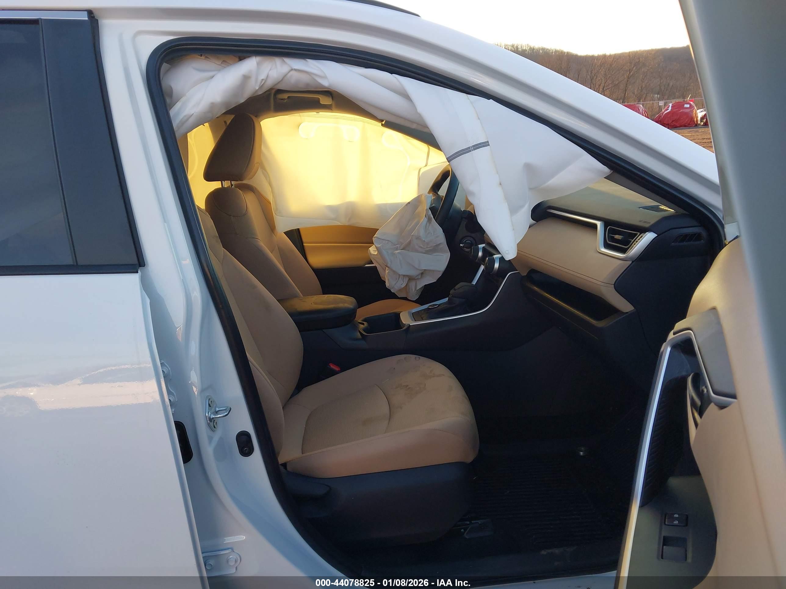 TOYOTA RAV4 image 5