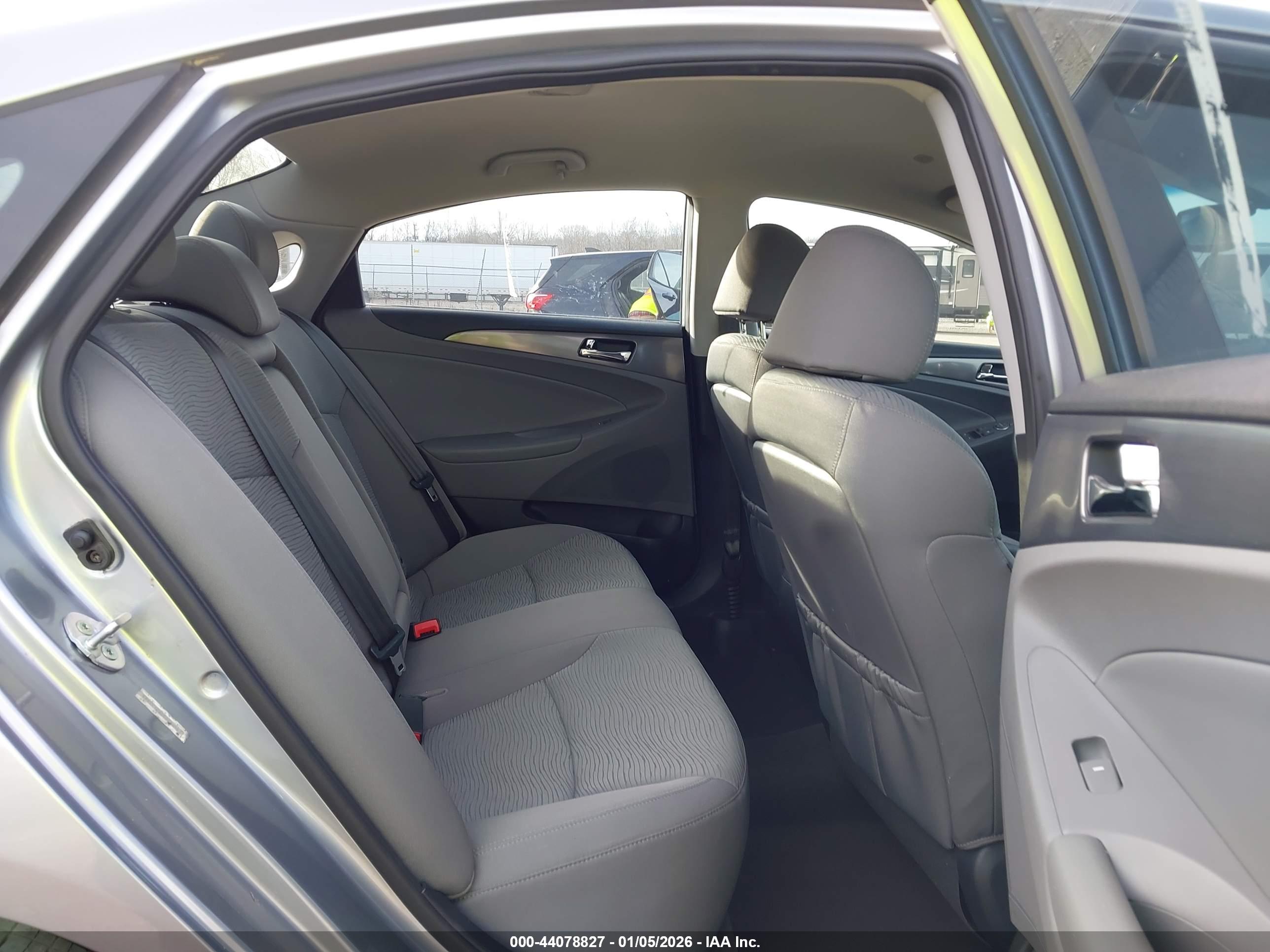 HYUNDAI SONATA image 8