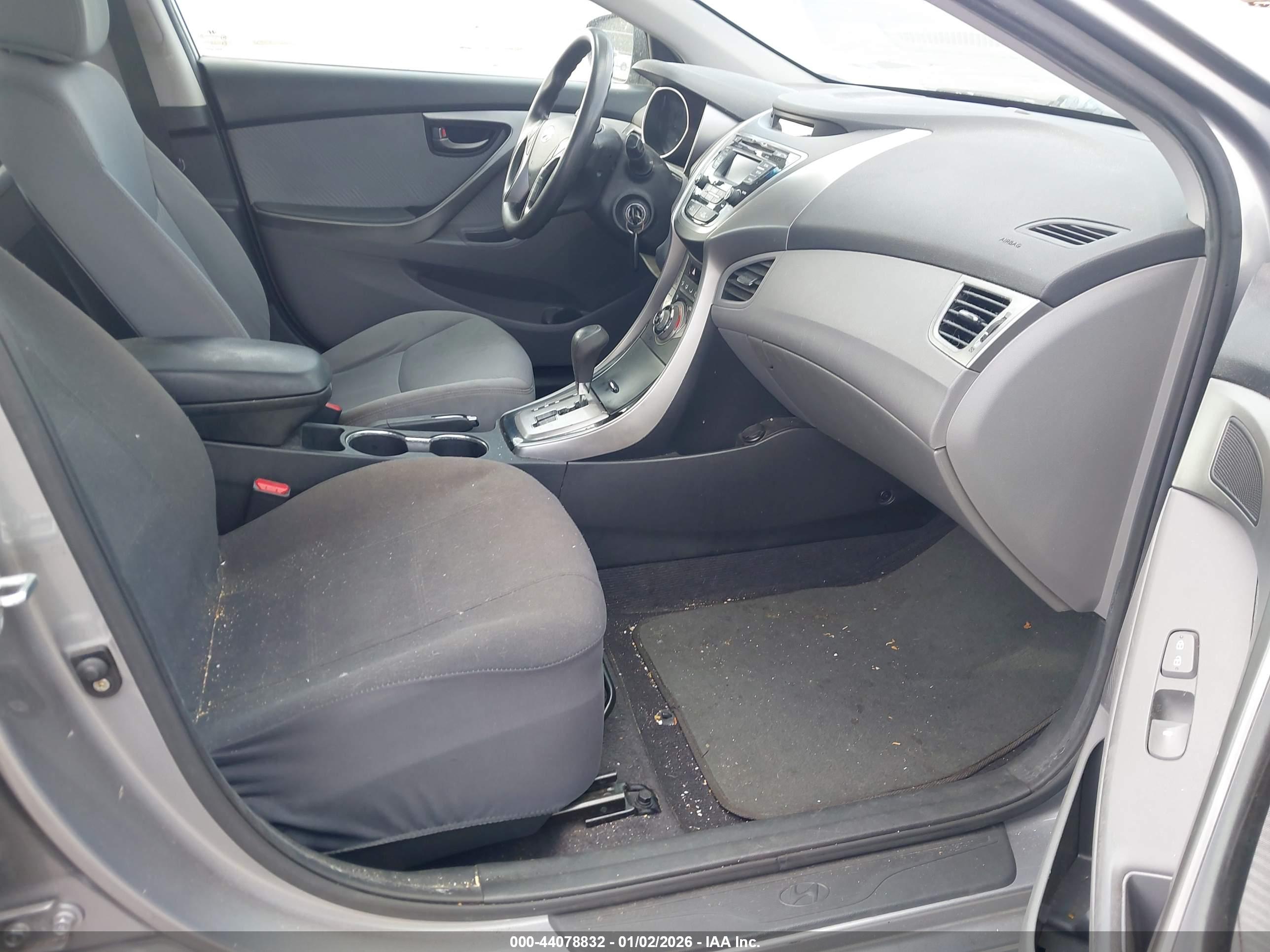 HYUNDAI ELANTRA image 5