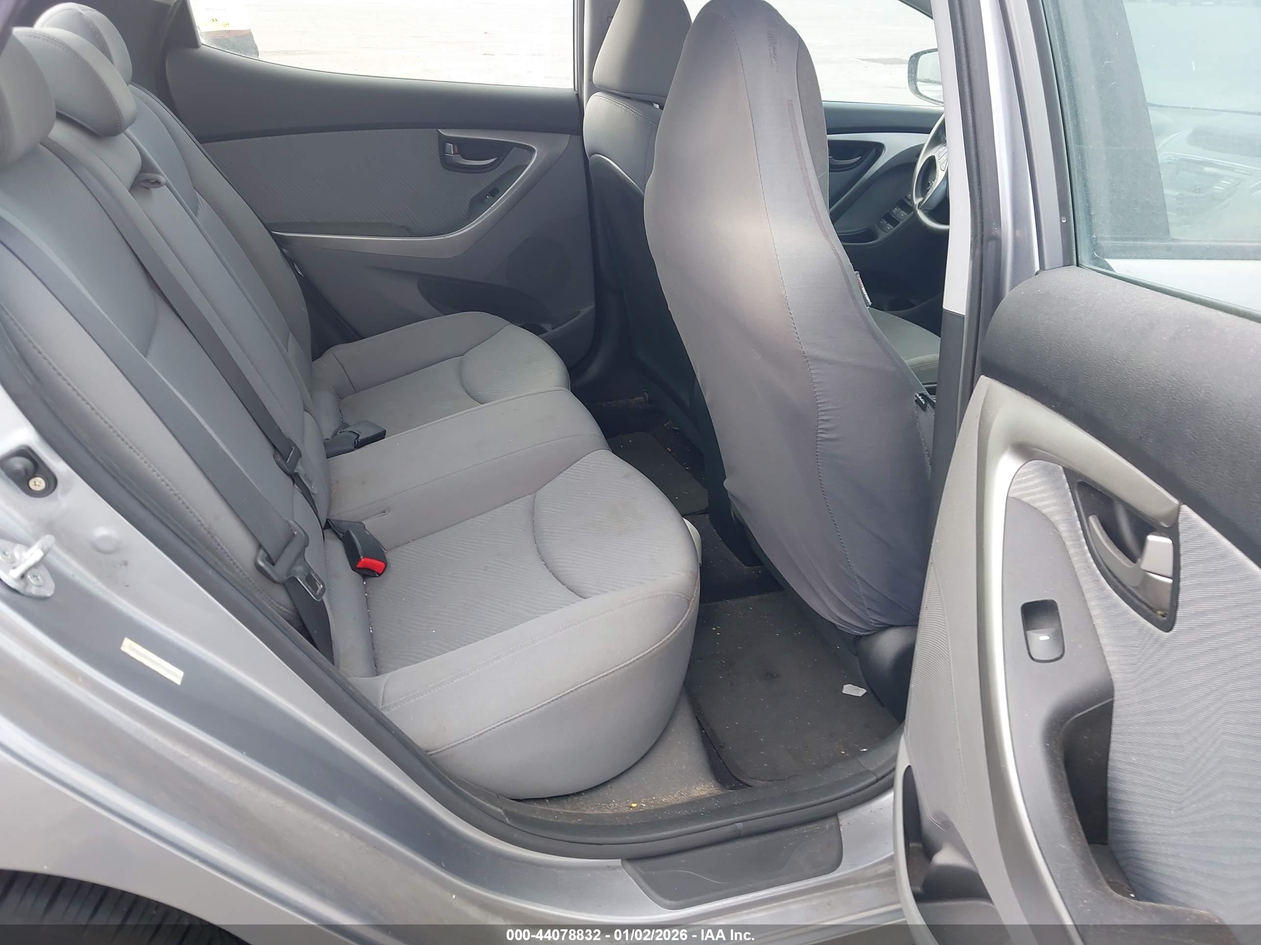 HYUNDAI ELANTRA image 8
