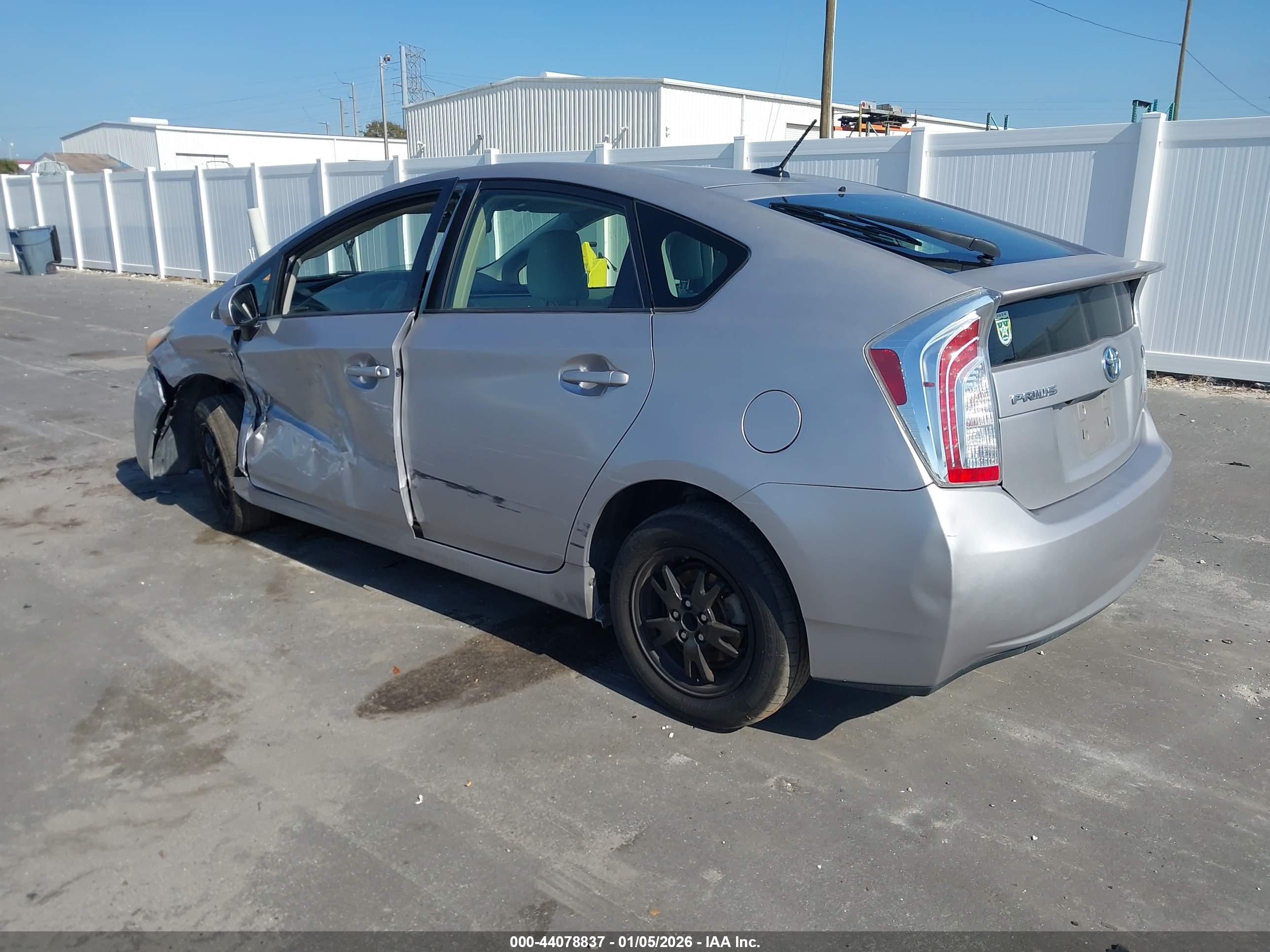 TOYOTA PRIUS image 3