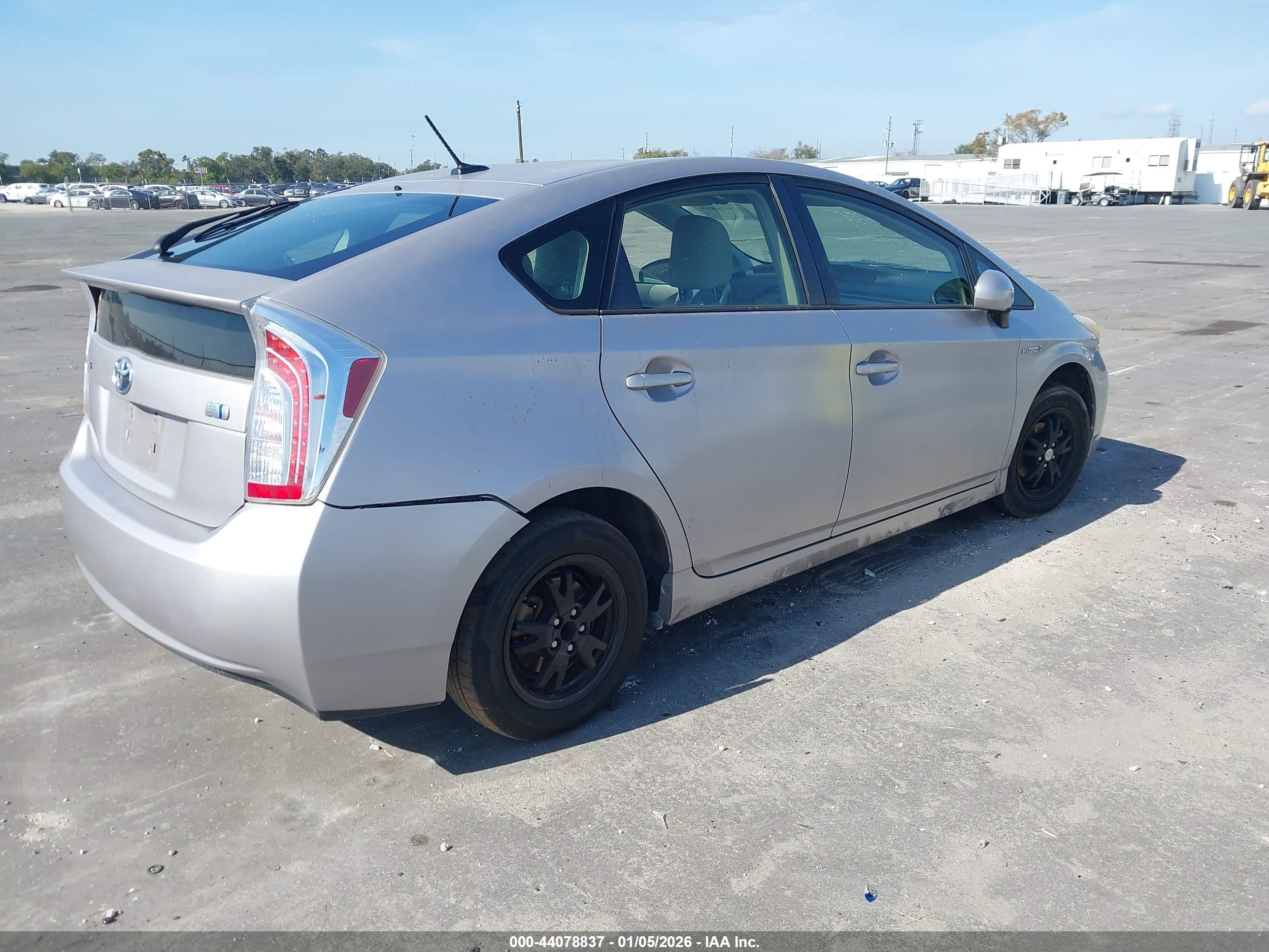 TOYOTA PRIUS image 4