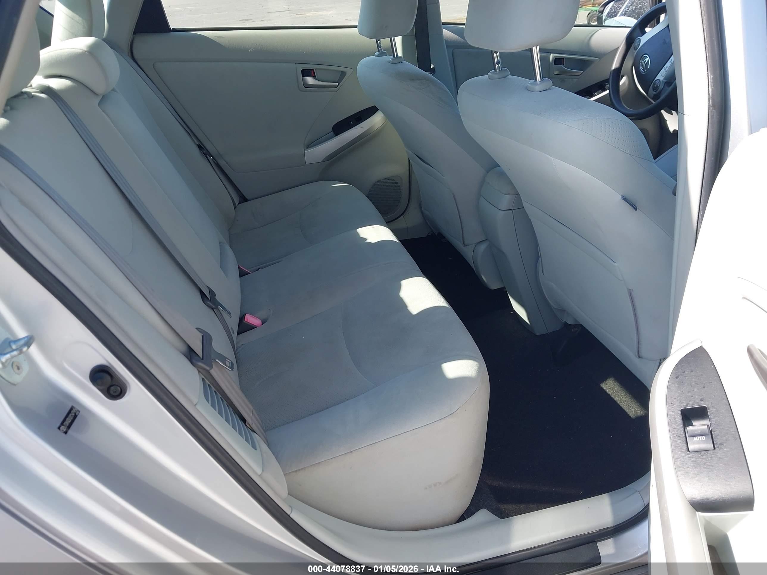 TOYOTA PRIUS image 8
