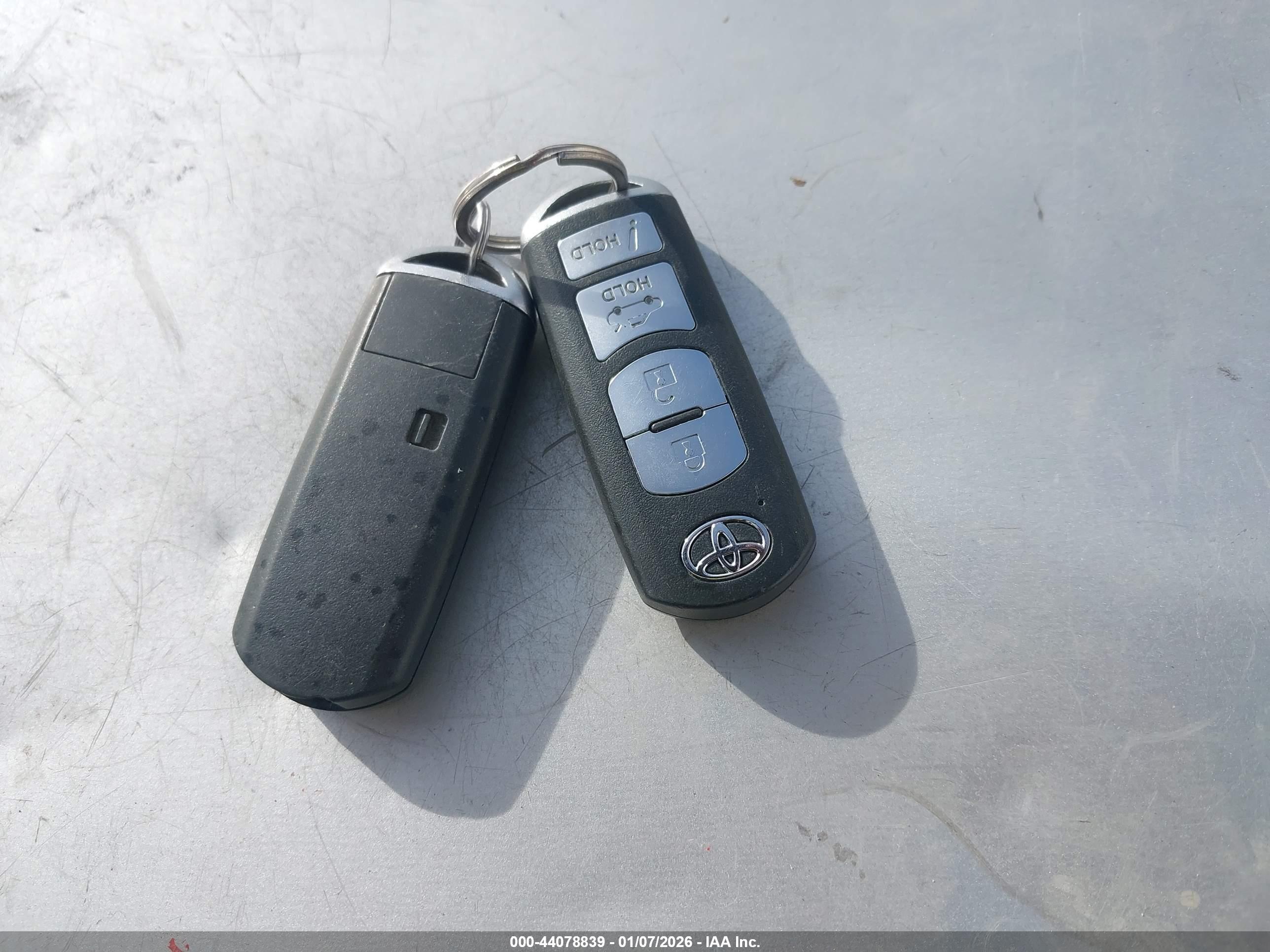 TOYOTA YARIS image 11