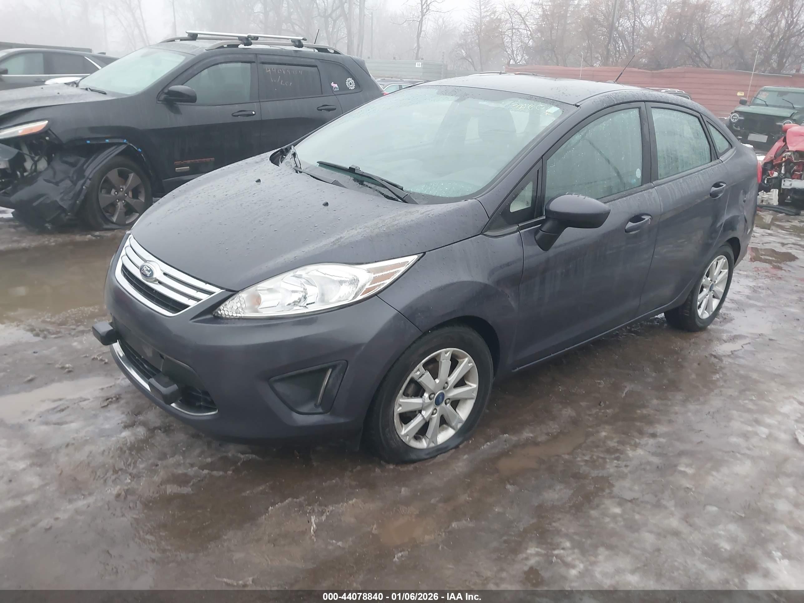 FORD FIESTA image 2