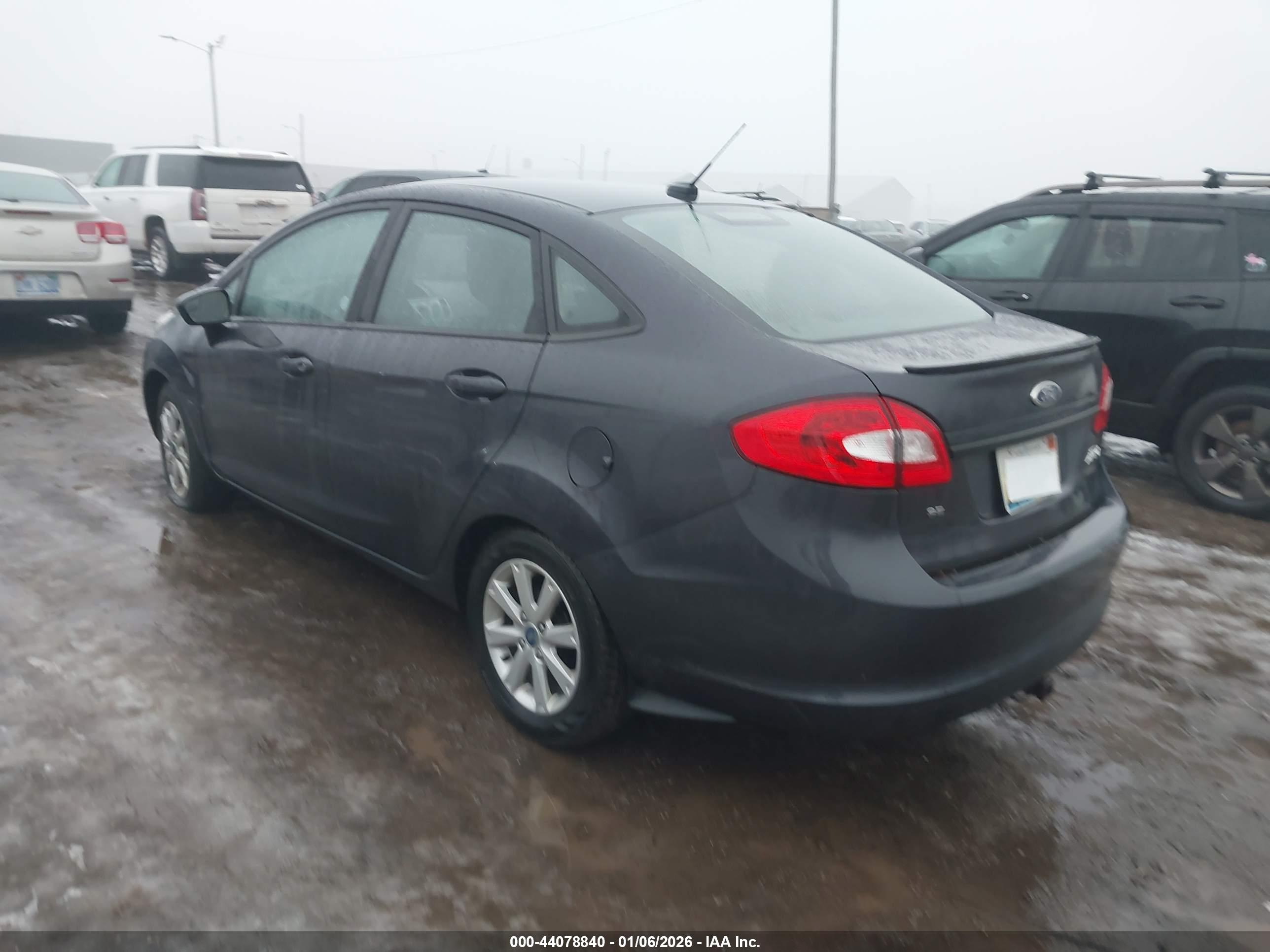 FORD FIESTA image 3