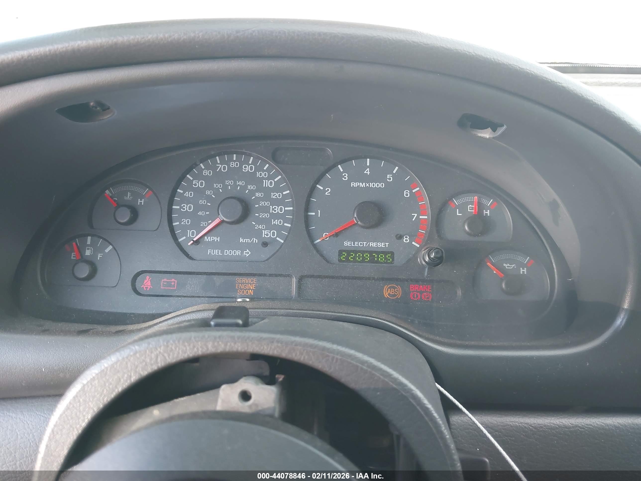 FORD MUSTANG image 7