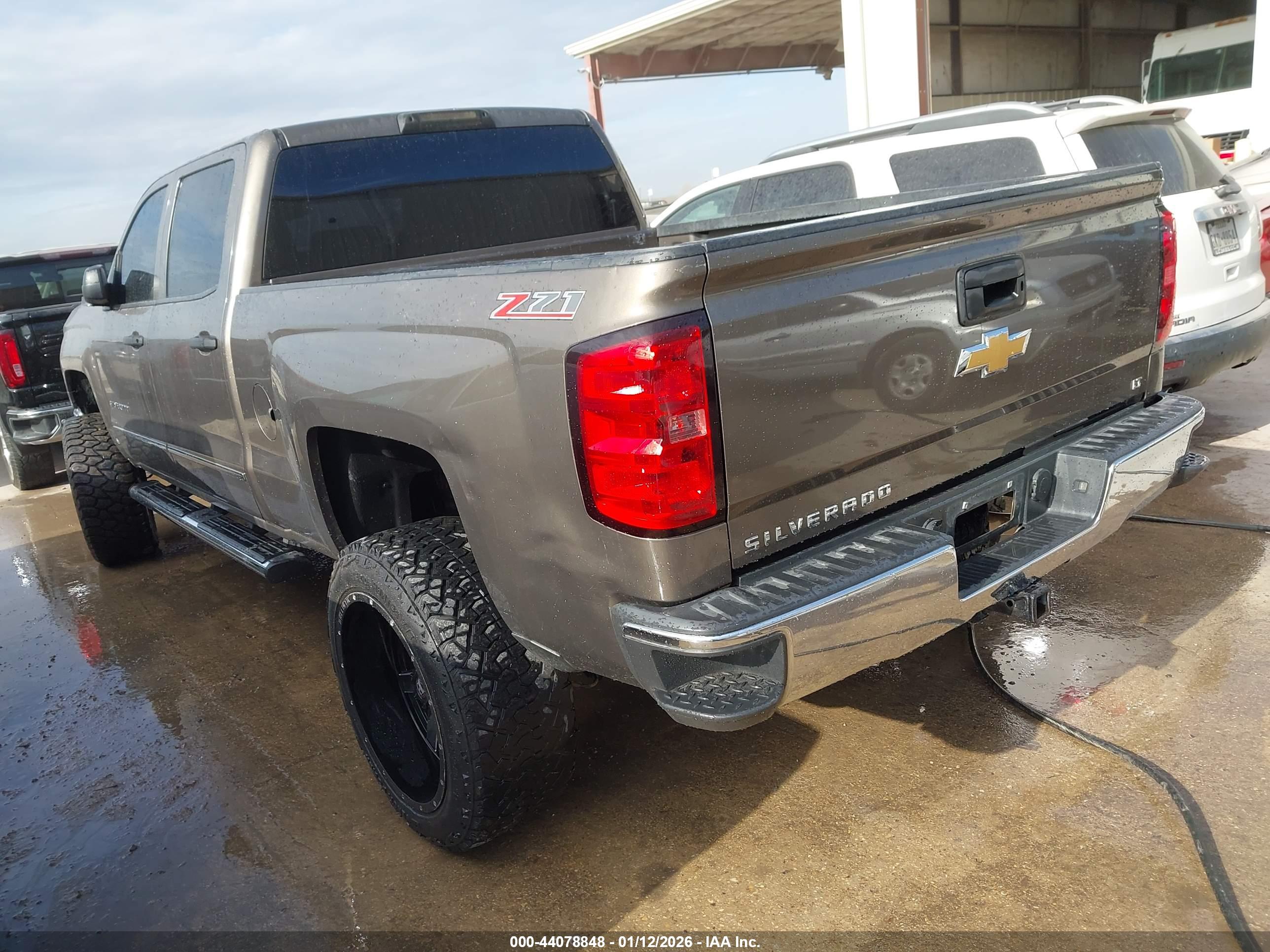 CHEVROLET SILVERADO image 3