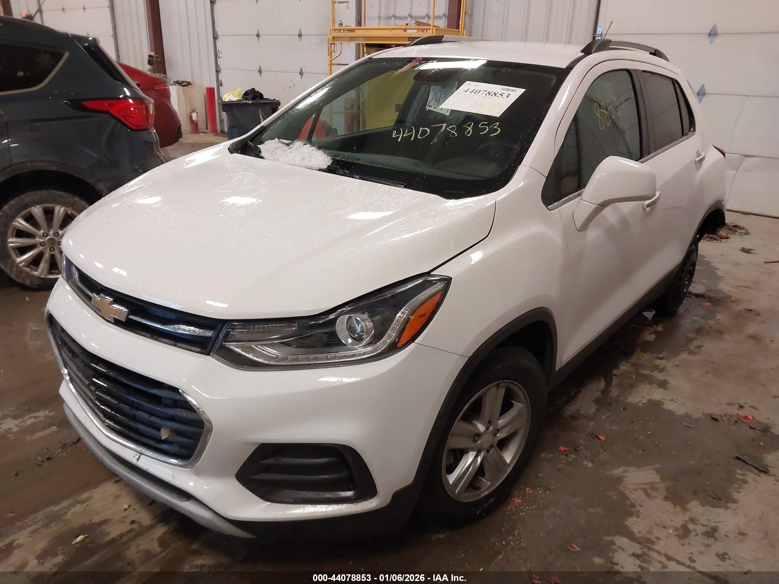 CHEVROLET TRAX image 2