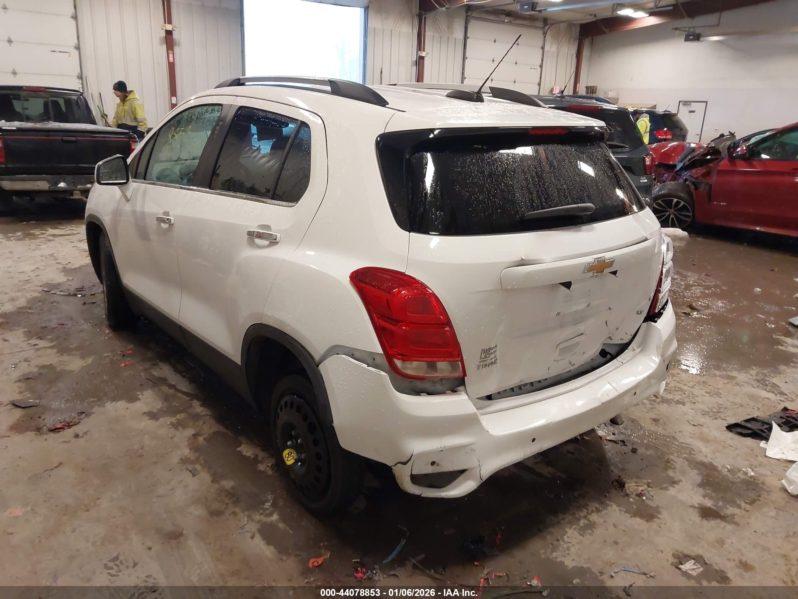CHEVROLET TRAX image 3