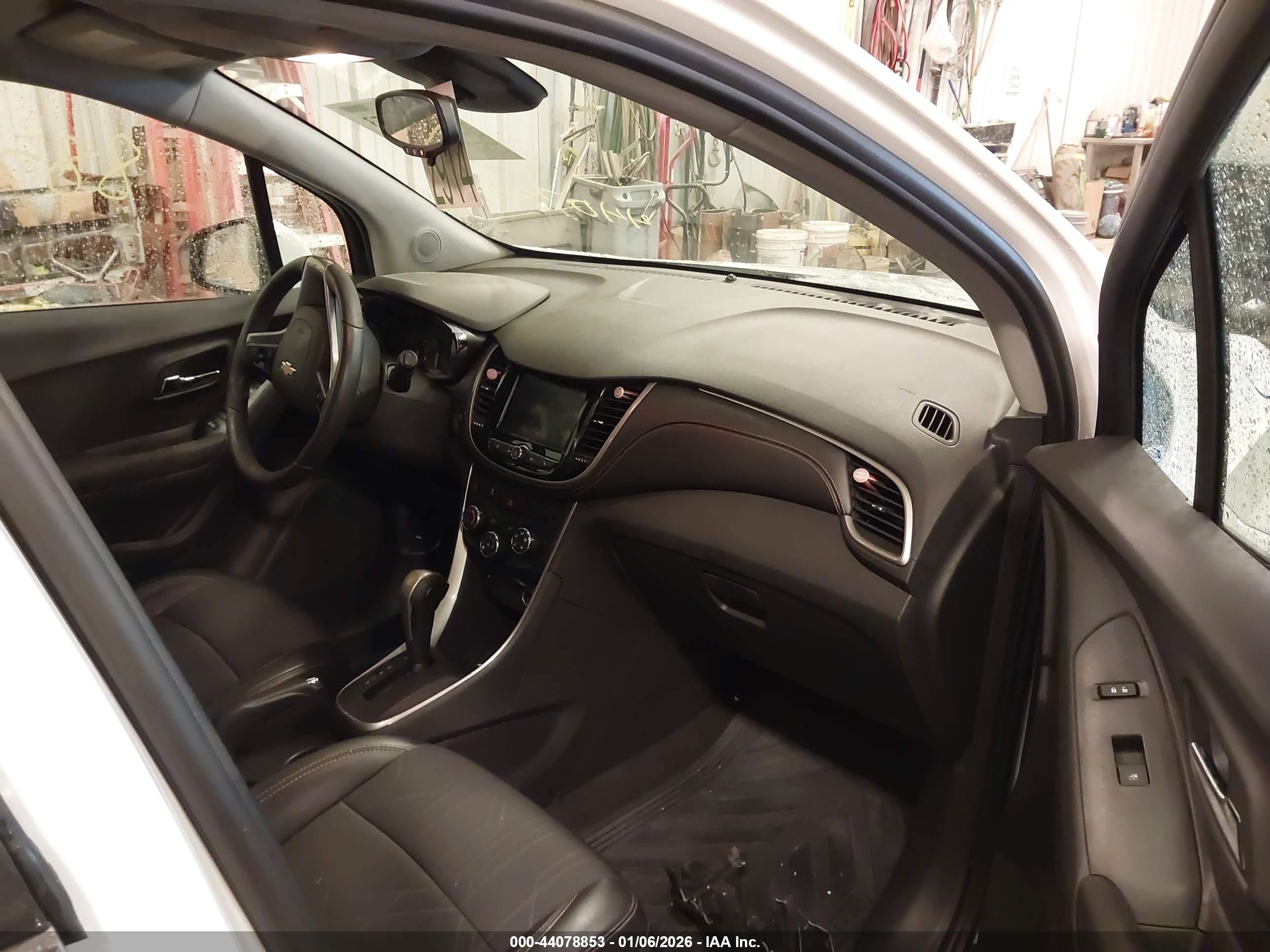 CHEVROLET TRAX image 5