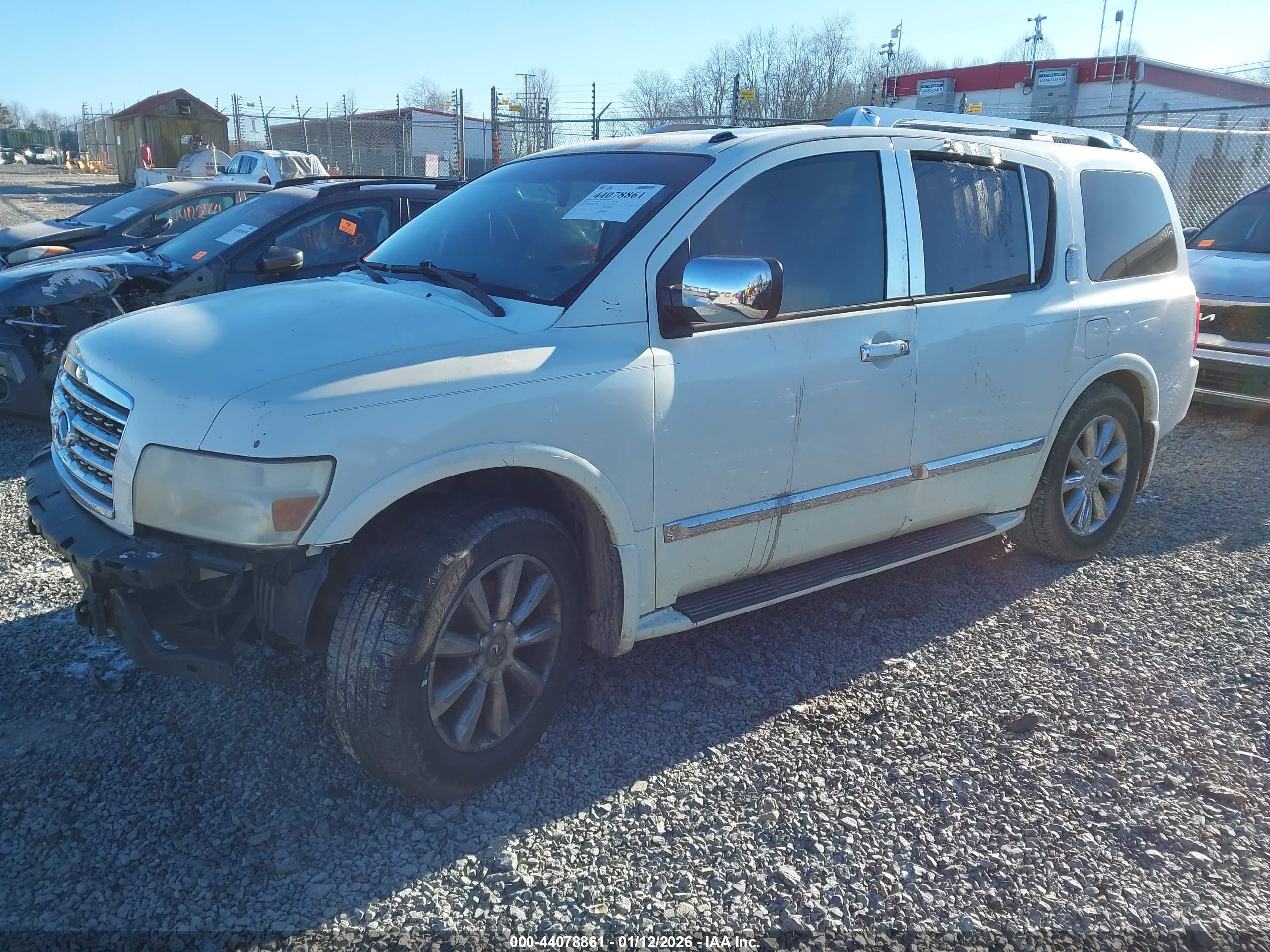 INFINITI QX56 image 2