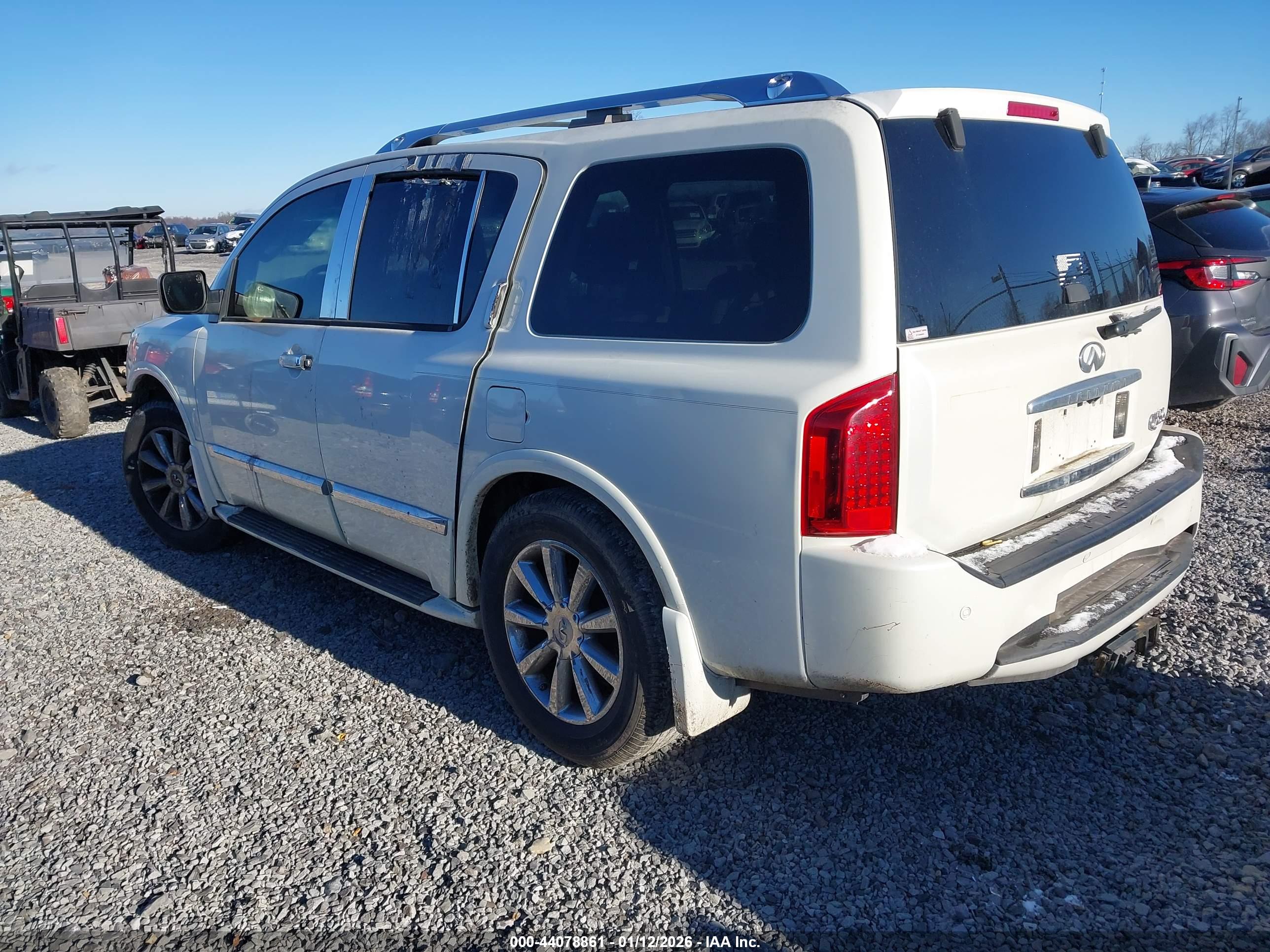 INFINITI QX56 image 3