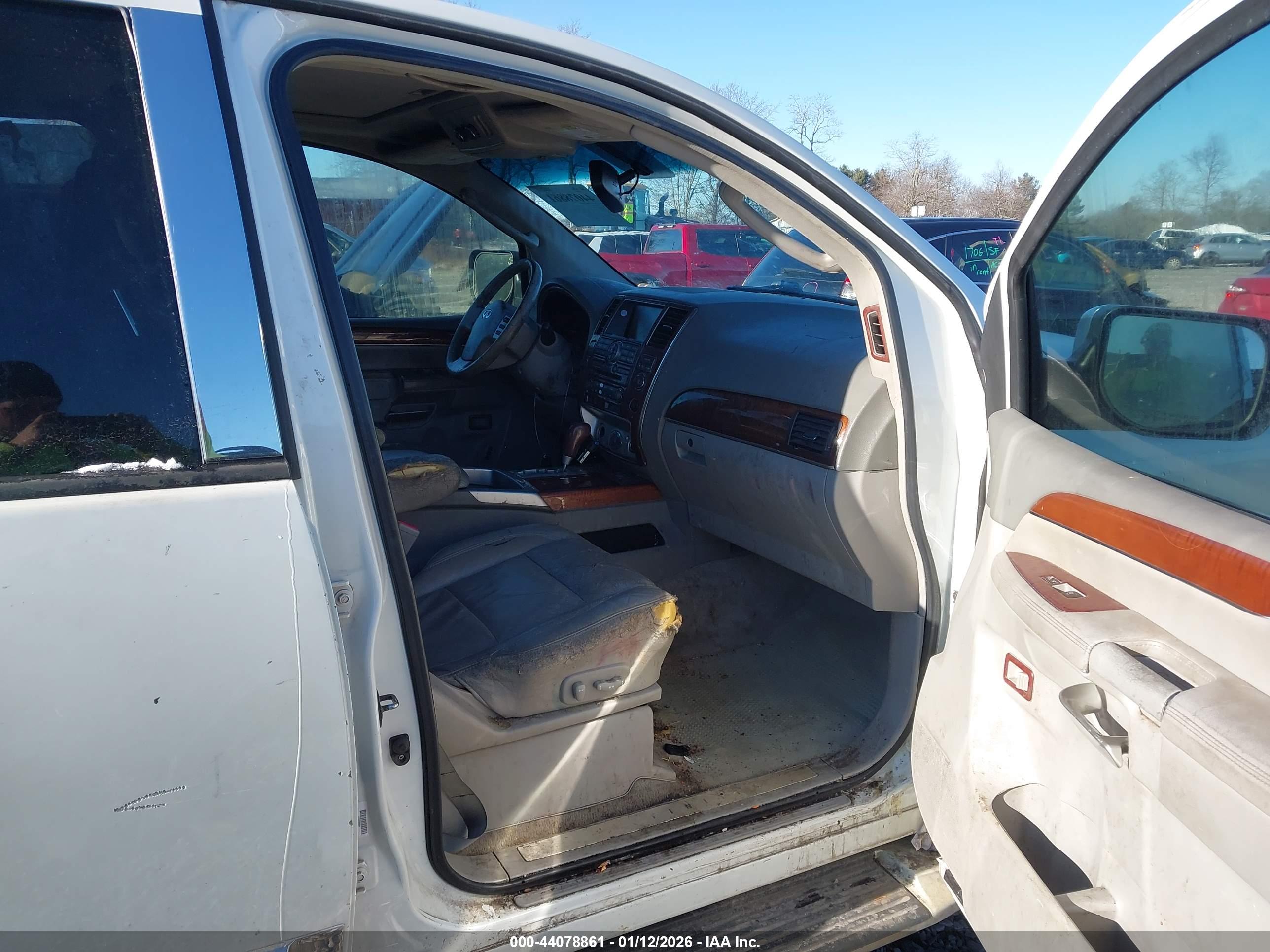 INFINITI QX56 image 5