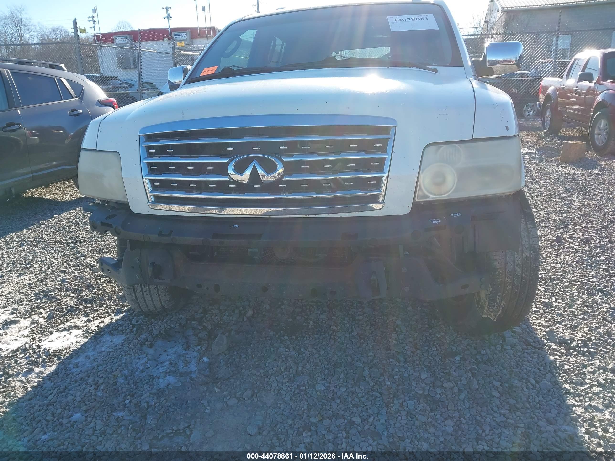 INFINITI QX56 image 6