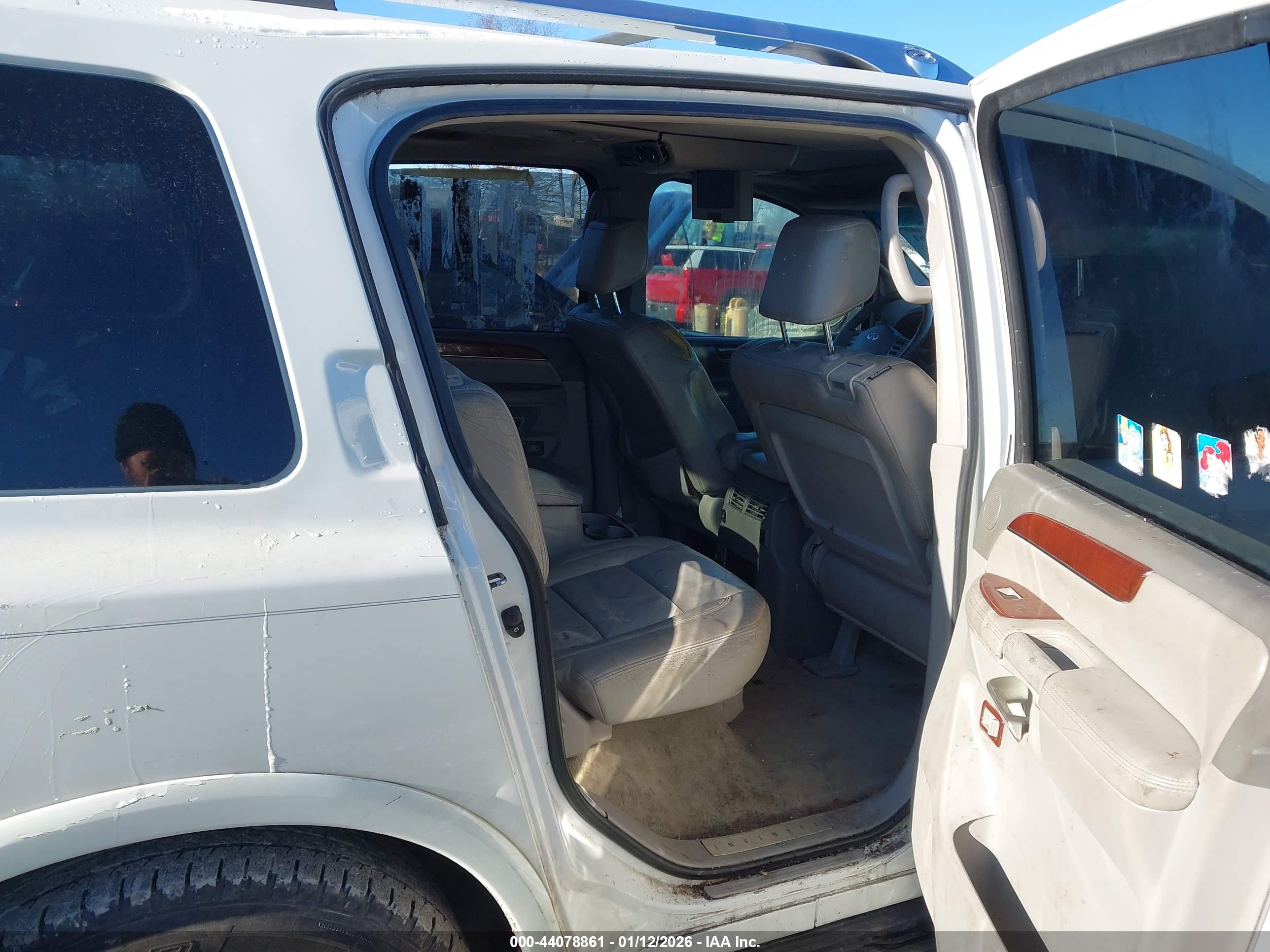 INFINITI QX56 image 8