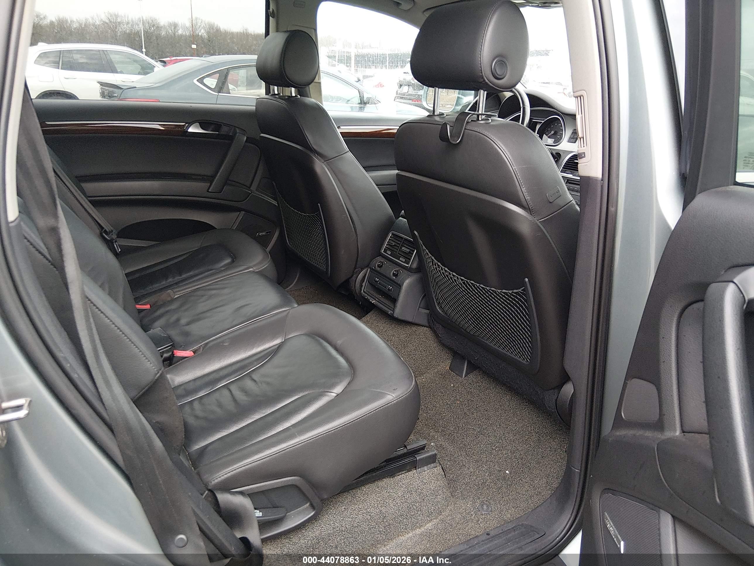 AUDI Q7 image 8